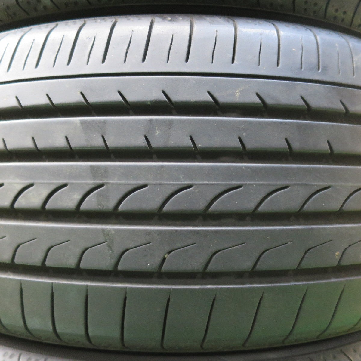 [送料無料] バリ溝！21年！9.5分★215/50R17 ヨコハマ ブルーアース RV-02 タイヤ 17インチ ウィッシュ リーフ インサイト アテンザ レヴォーグ 等★5011505イノタ