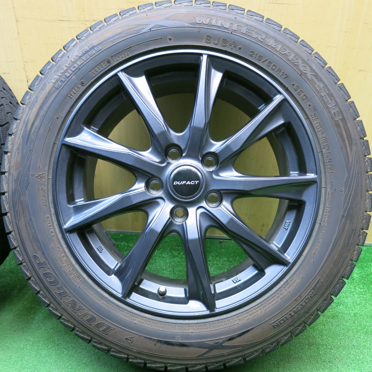 バリ溝！23年！キレイ！9.5分★スタッドレス 215/60R17 ダンロップ ウインターマックス SJ8 SJ8+ DUFACT デュファクト 17インチ PCD114.3/5H★6041111HAス