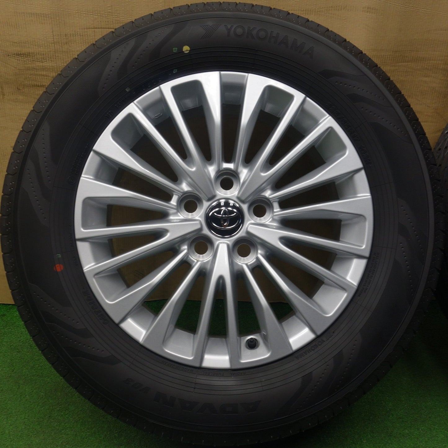 新車外し！26年★トヨタ 40系 アルファード ヴェルファイア 純正 225/65R17 ヨコハマ アドバン V03 17インチ PCD120/5H★6031503KTノ