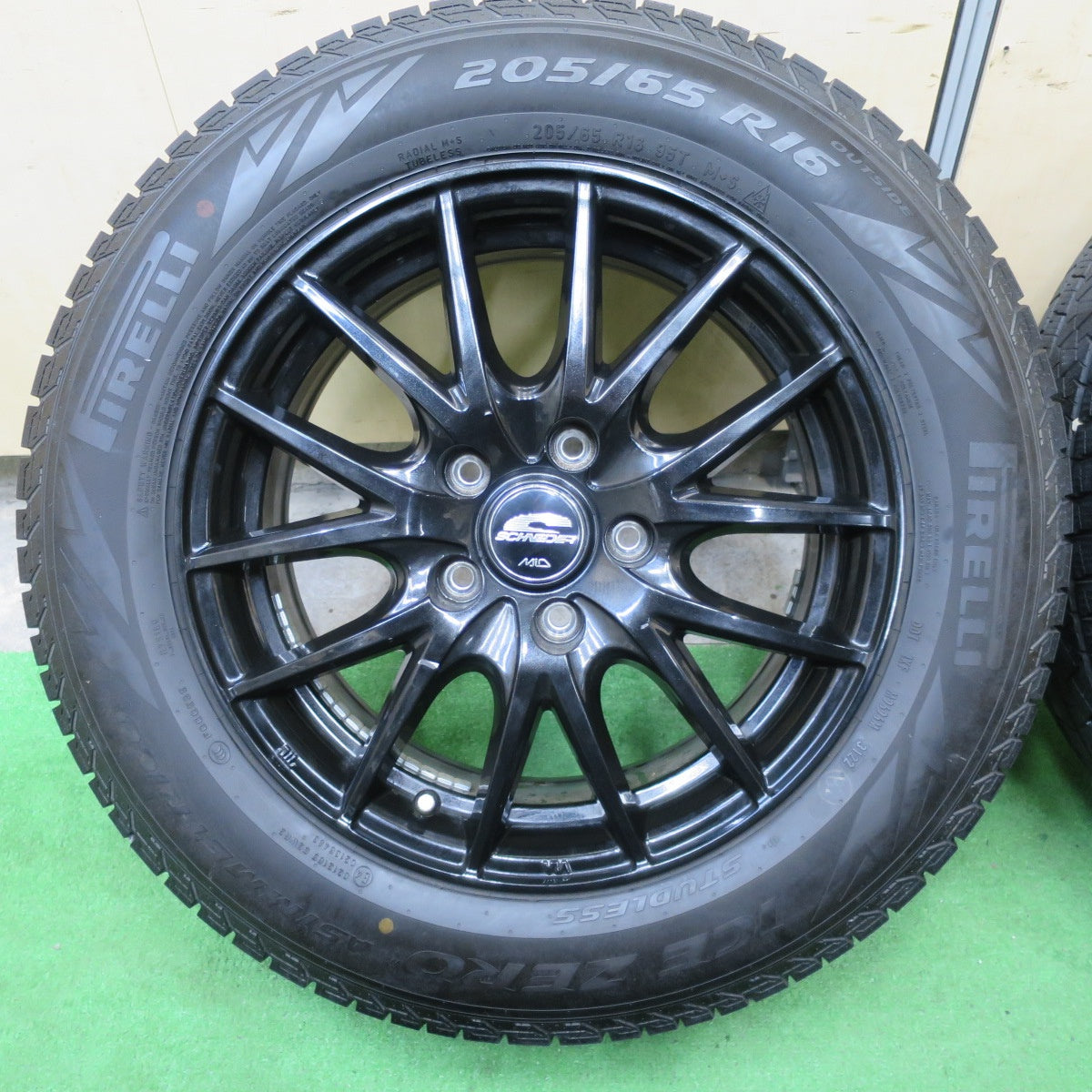 バリ溝！22年！9分★スタッドレス 205/65R16 ピレリ アイスゼロ アシンメトリコ SCHNEIDER MiD シュナイダー 16インチ PCD114.3/5H★5070103TTス