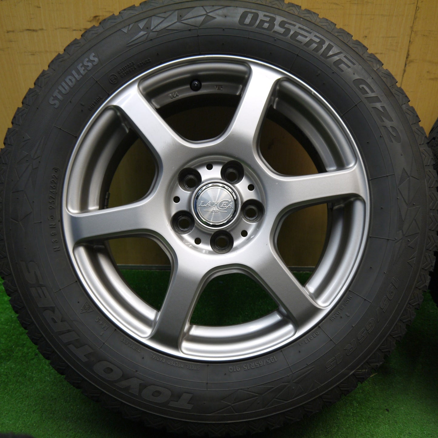 4本価格！22年★プリウス 等 195/65R15 スタッドレス トーヨー オブザーブ GIZ2 LAYCEA 02 レイシア 15インチ PCD100/5H★5042210Hス