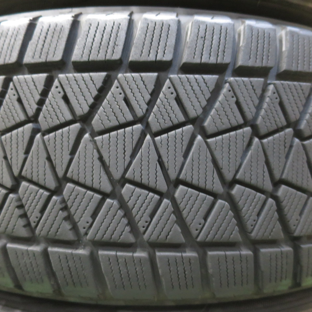 キレイ★40系 アルファード 等 LEHRMEISTER LF-IZOLA2 225/60R18 スタッドレス ブリヂストン ブリザック DM-V2 レアマイスター 18インチ PCD120/5H★6042511イス