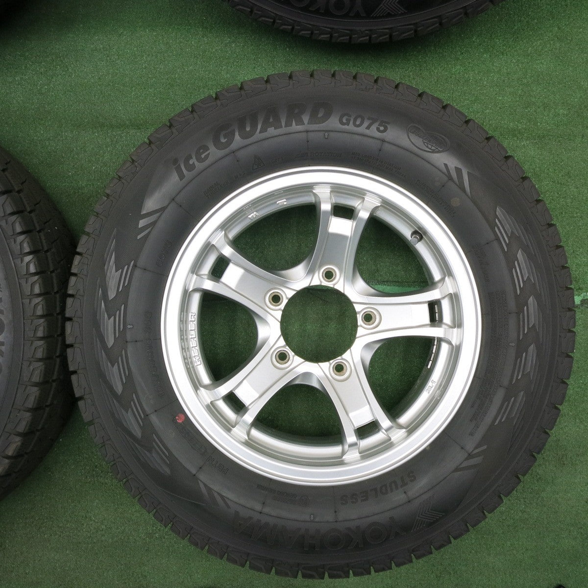 *送料無料* バリ溝！キレイ！9.5分★ジムニー等 KEELER 195/80R15 スタッドレス ヨコハマ アイスガード G075 キーラー PCD139.7/5H★4040307TNス