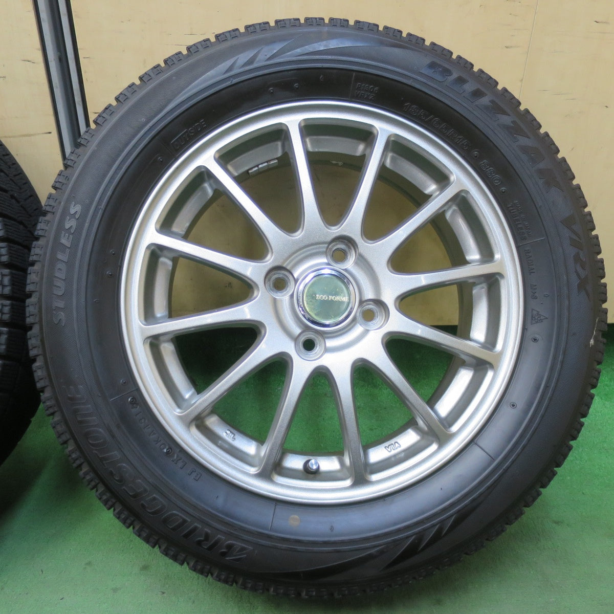 バリ溝！8.5分★スタッドレス 185/65R15 ブリヂストン ブリザック VRX ECO FORME エコフォルム 15インチ PCD100/4H★5120609イス