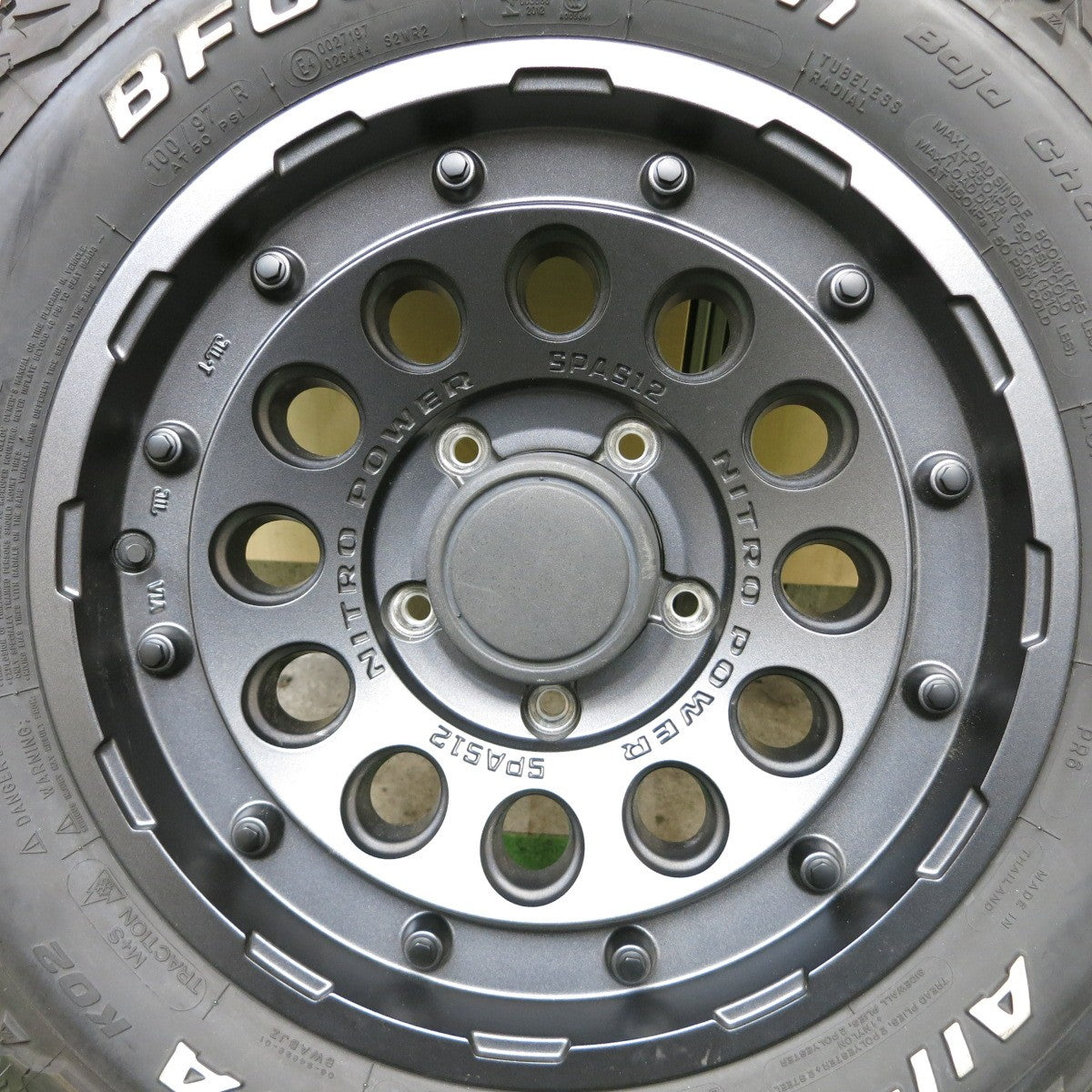 ほぼ未使用！24年！1本★NITRO POWER SPAS12 H12 SHOTGUN 215/70R16 BFグッドリッチ All-Terrain T/A KO2 16インチ ナイトロパワー PCD139.7/5H★5090502ナノ