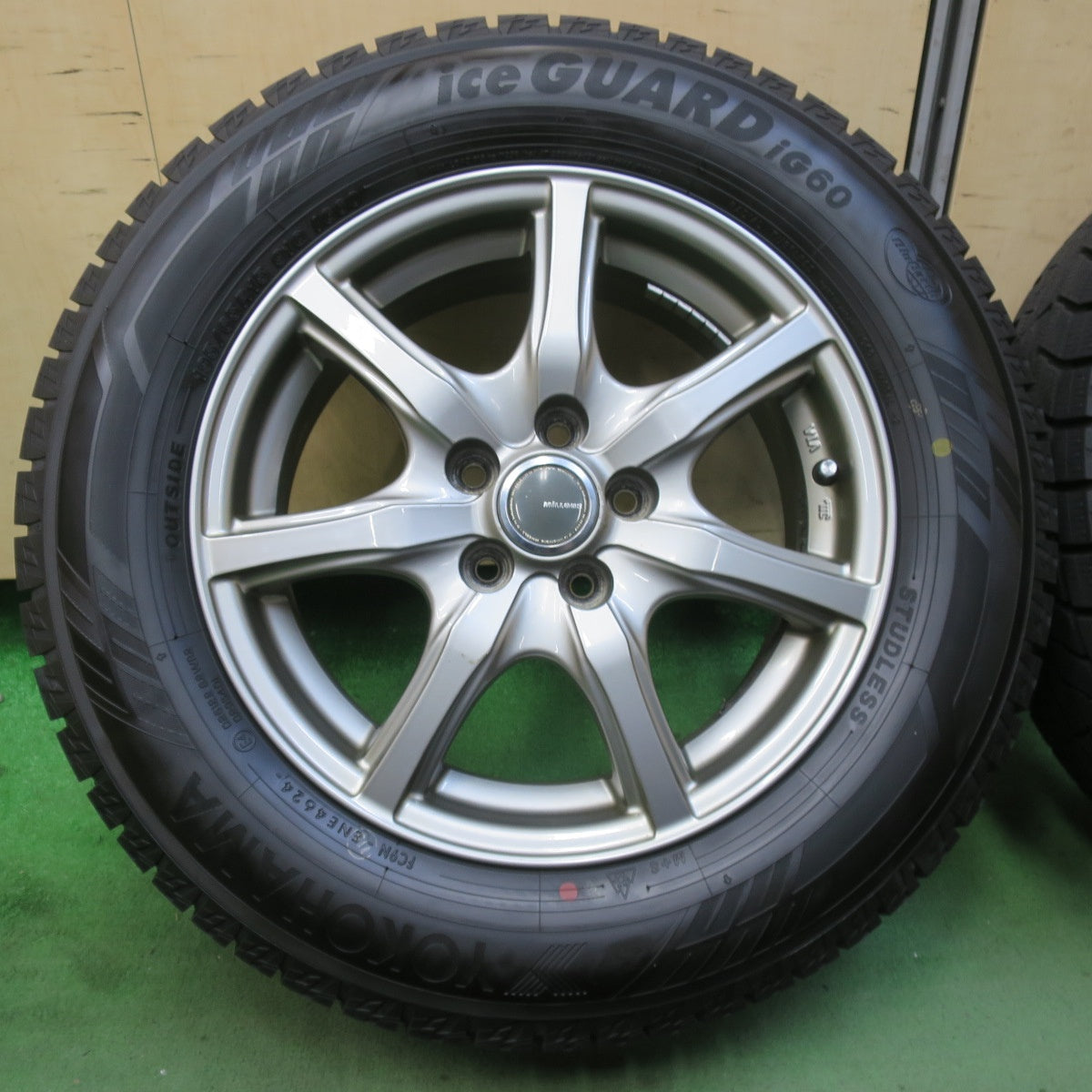 バリ溝！24年！9.5分以上★プリウス 等 195/65R15 スタッドレス ヨコハマ アイスガード iG60 MiLLOUS ミルアス 15インチ PCD100/5H★5110704イス