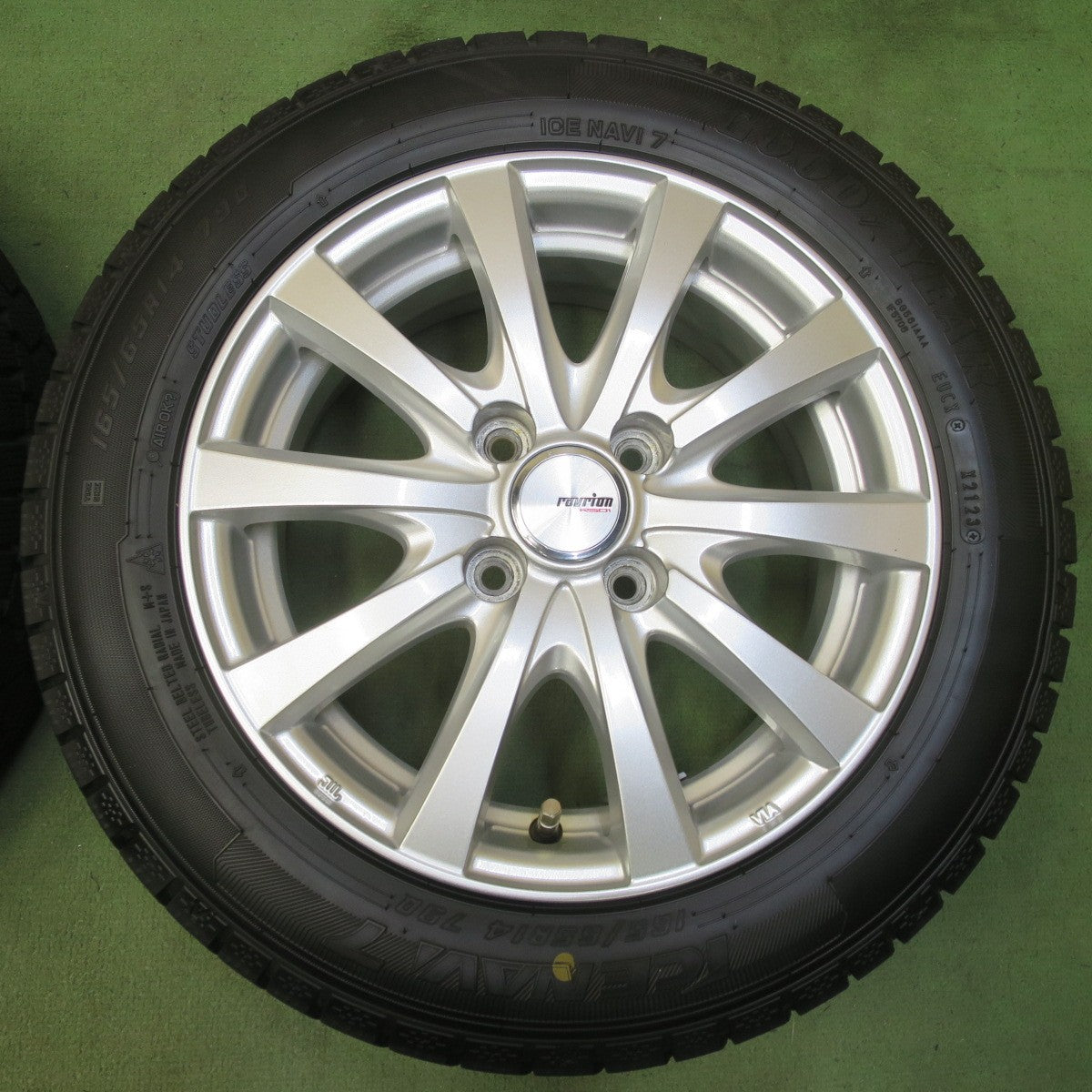 バリ溝！23年！キレイ！9.5分以上◎スタッドレス 165/65R14 グッドイヤー アイスナビ7 ravrion RS01 ラブリオン 14インチ PCD100/4H◎6081207イス