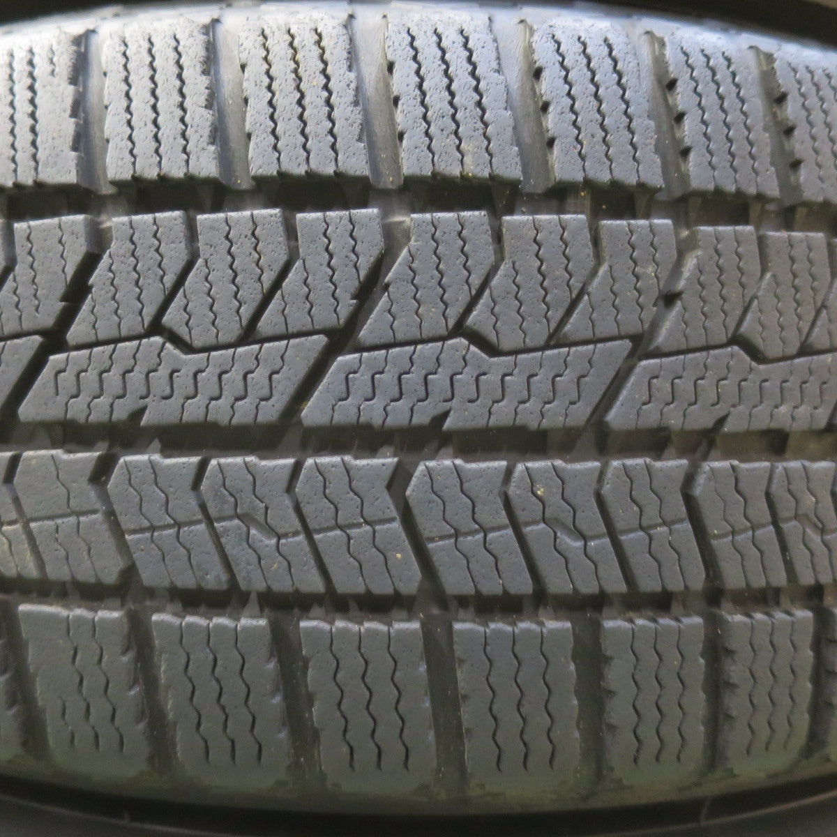 バリ溝！23年！キレイ！9分◎シエンタ 等 185/65R15 スタッドレス トーヨー オブザーブ GIZ2 ravrion RM01 ラブリオン 15インチ PCD100/5H◎6083107イス