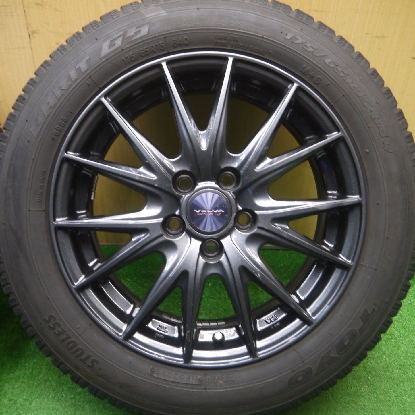 [送料無料] バリ溝！9.5分以上★シエンタ等 175/65R15 スタッドレス トーヨー ガリット G5 VELVA SPORTZ ヴェルヴァ 15インチ PCD100/5H★4111502Hス
