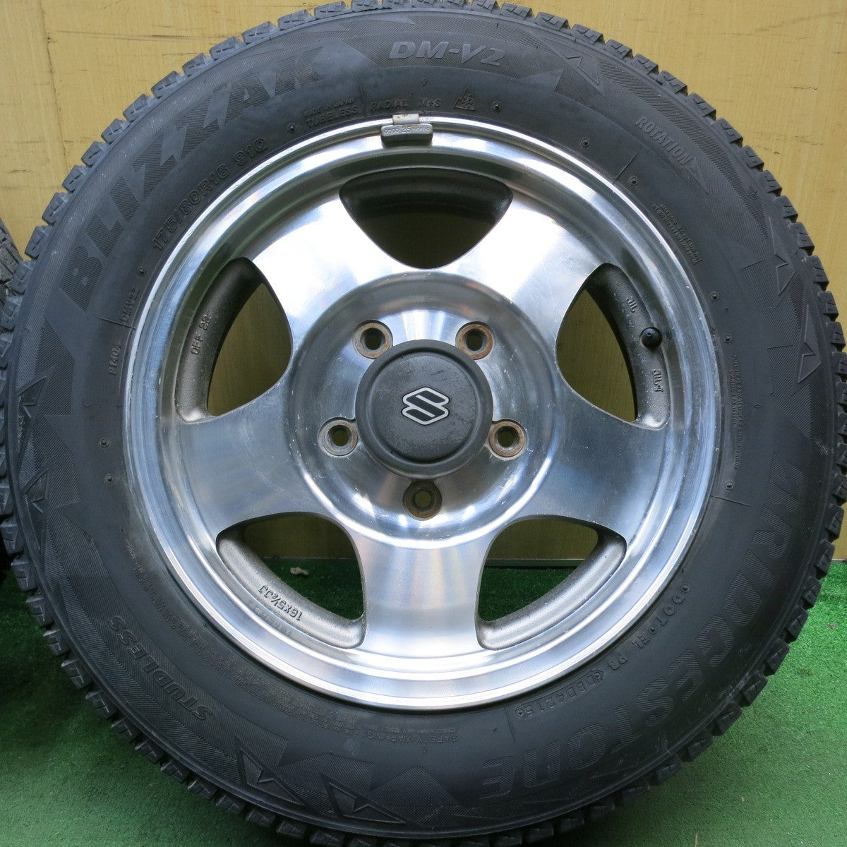 4本価格★スズキ JA11 ジムニー 純正 175/80R16 スタッドレス ブリヂストン ブリザック DM-V2 16インチ PCD139.7/5H★5092703HAス