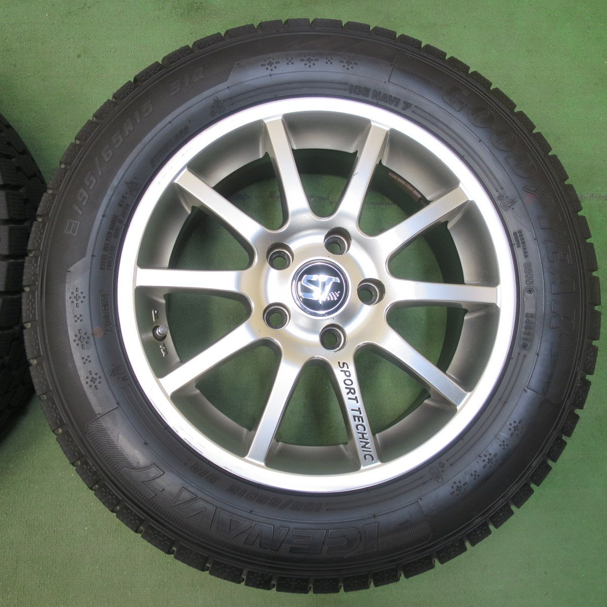 ほぼ未使用！21年★ルノー カングー 等 SPORT TECHNIC 195/65R15 スタッドレス グッドイヤー アイスナビ7 スポーツテクニック 15インチ PCD108/5H★5112412イス