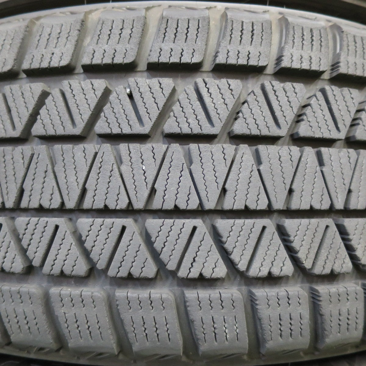 *送料無料* センサー付！バリ溝！キレイ！8.5分★レクサス RX450h バージョンL 純正 235/55R20 スタッドレス ブリヂストン ブリザック DM-V3 PCD114.3/5H★4061303イス