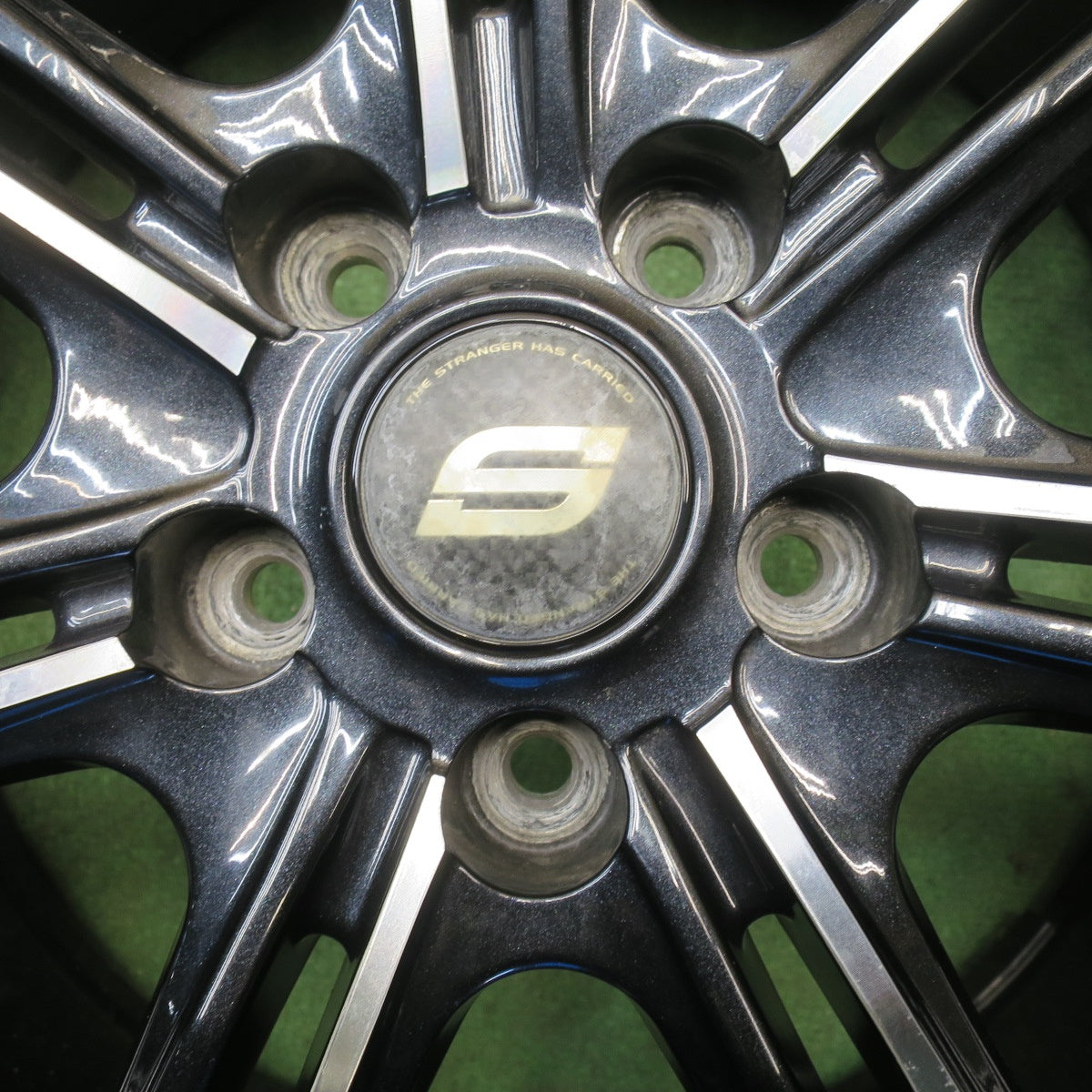 ほぼ未使用！24年！キレイ★スタッドレス 225/50R18 ピレリ アイスゼロ アシンメトリコ STRANGER ストレンジャー 18インチ PCD114.3/5H★6042102NJス