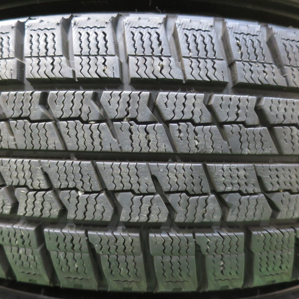 バリ溝！キレイ！9分★アウディ ワーゲン等 IRVINE F01 185/60R15 スタッドレス グッドイヤー アイスナビ ZEA2 アーヴィン 15インチ PCD100/5H★5031702イス