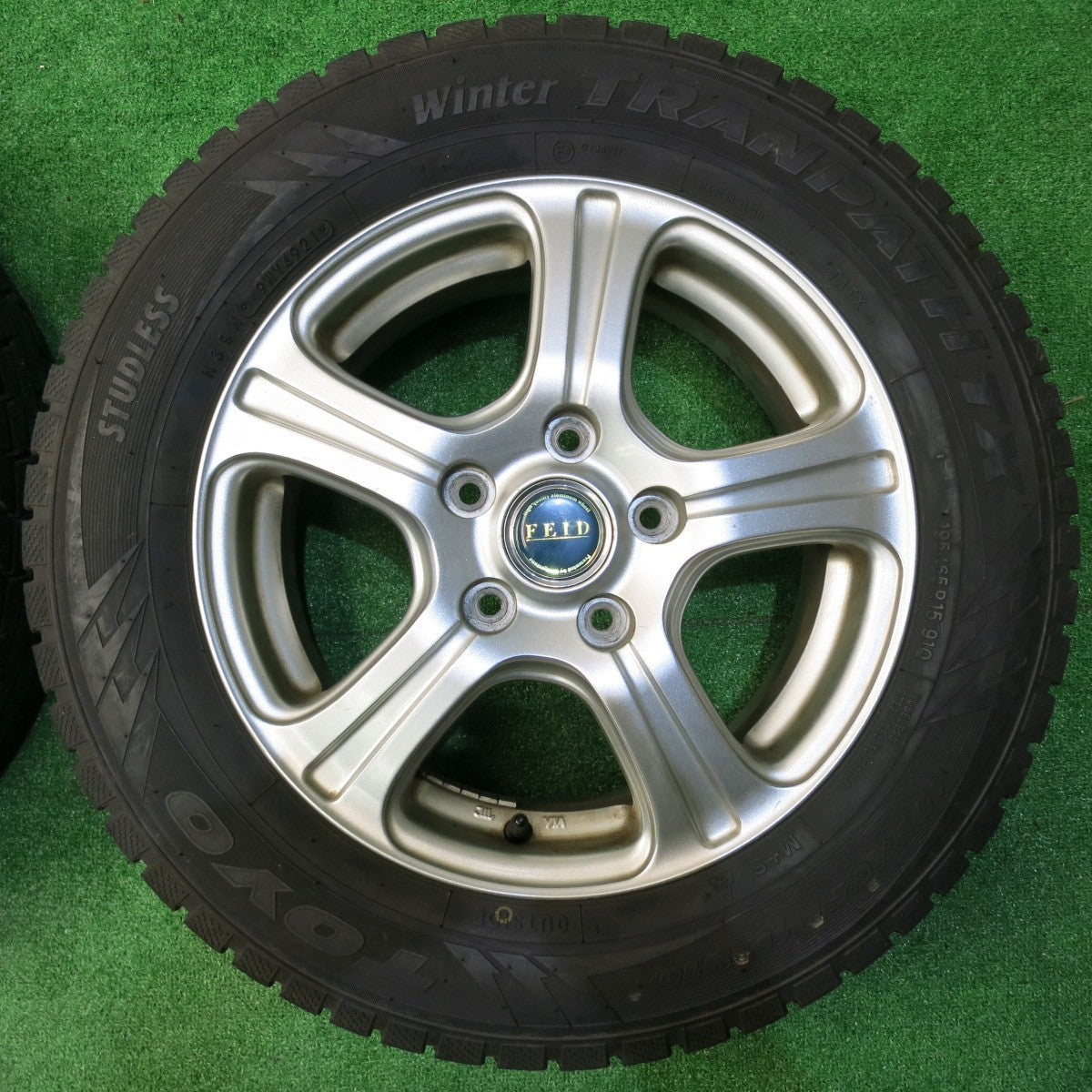 バリ溝！21年！9.5分以上★スタッドレス 195/65R15 トーヨー ウインター トランパス TX FEID 15インチ PCD114.3/5H★5051302NJス