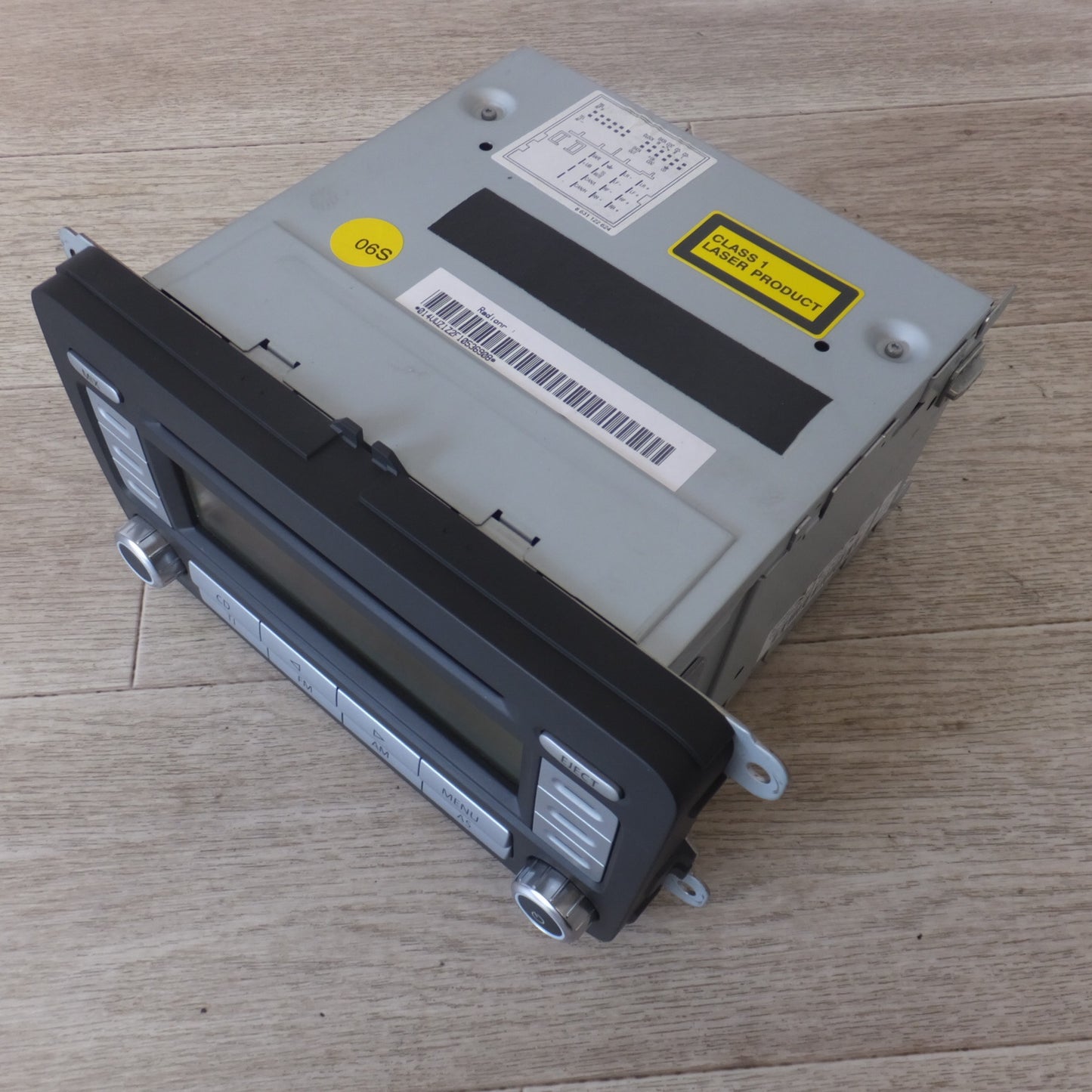 現状品★フォルクスワーゲン Volkswagen 純正 カーオーディオ CDデッキ RCD300　ビートル ポロ パサート ゴルフ など★ [送料無料]