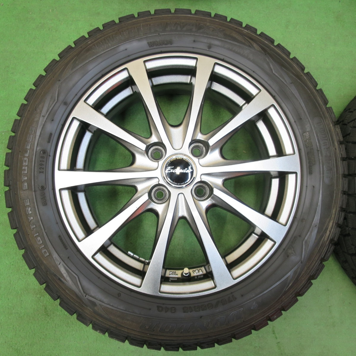 [送料無料] バリ溝！キレイ！9.5分以上★スタッドレス 175/65R15 ダンロップ ウインターマックス WM01 Exceeder  エクシーダー 15インチ PCD100/4H★4120703イス