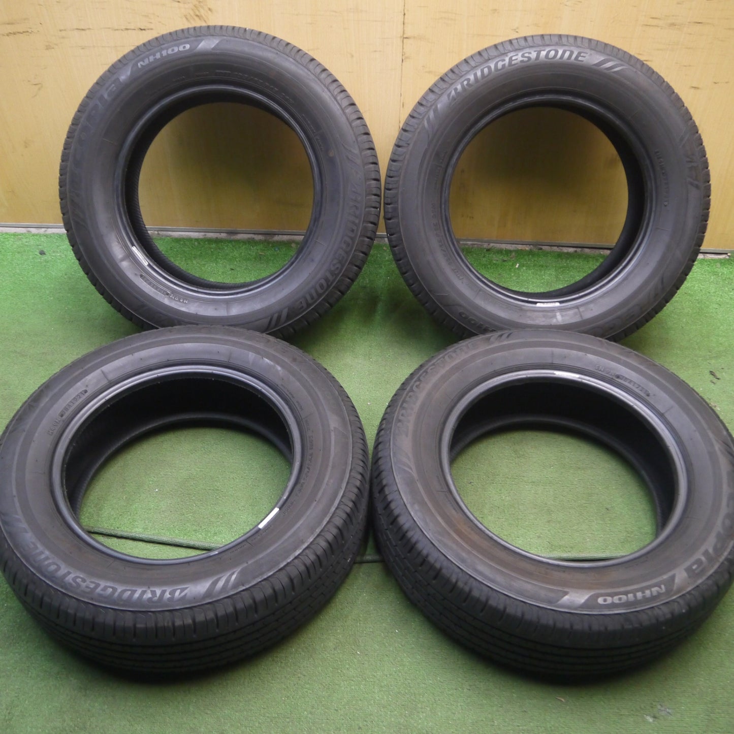 *送料無料* バリ溝！21年！9.5分★195/65R15 ブリヂストン エコピア NH100 タイヤ 15インチ プリウス ノア ヴォクシー 等★4032504Hノタ