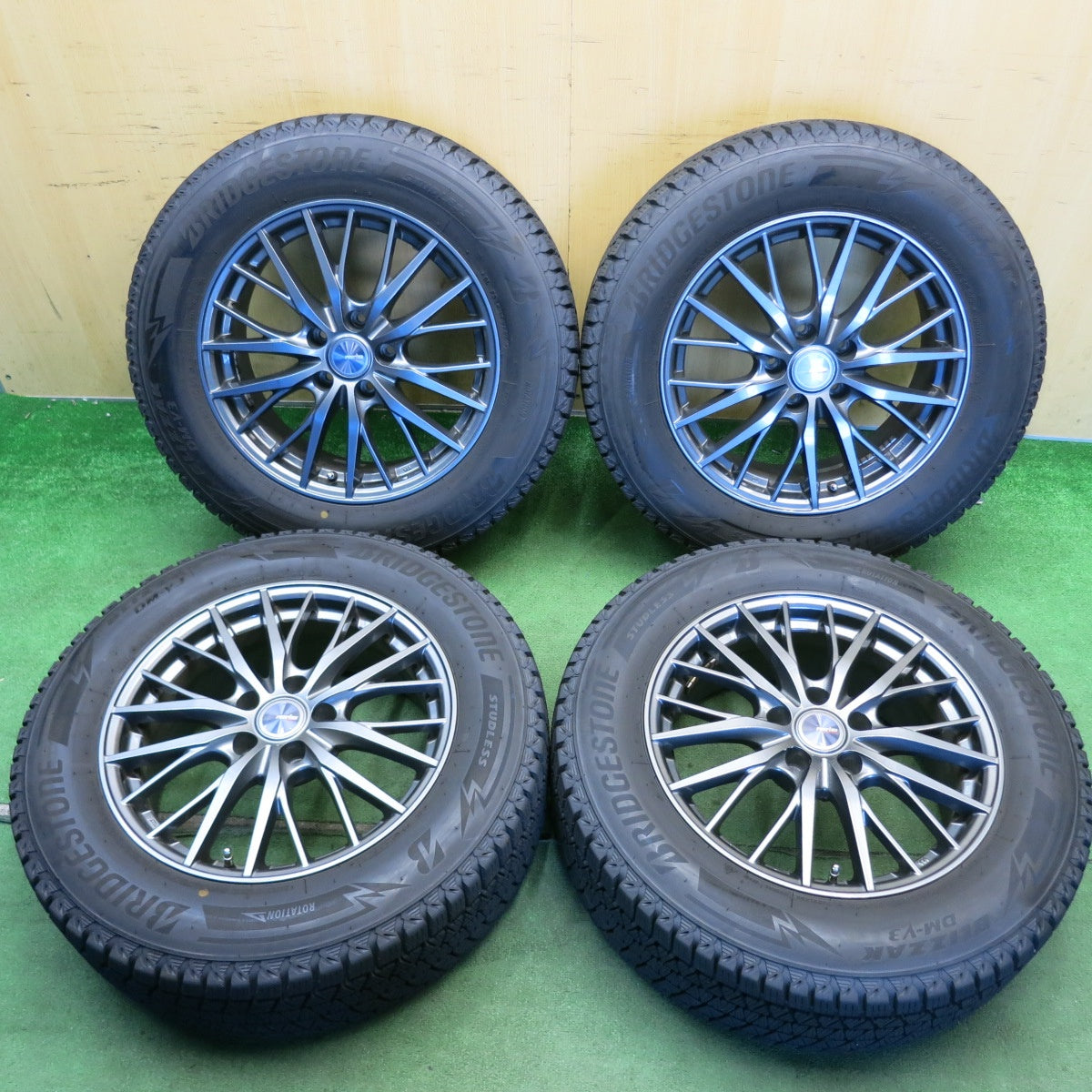 バリ溝！24年！キレイ！9分◎スタッドレス 225/65R17 ブリヂストン ブリザック DM-V3 ravrion RM01 ラブリオン 17インチ PCD114.3/5H◎6070907HAス