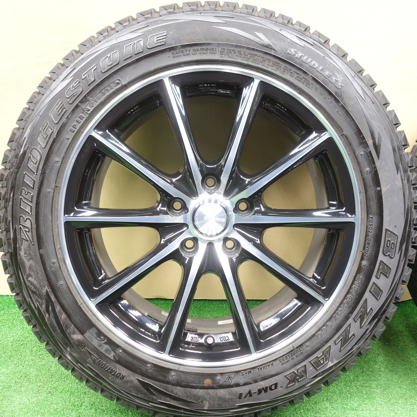 バリ溝！23年！キレイ！9.5分★スタッドレス 215/60R17 ブリヂストン ブリザック DM-V1 ECO FORME エコフォルム 17インチ PCD114.3/5H★5121501KTス
