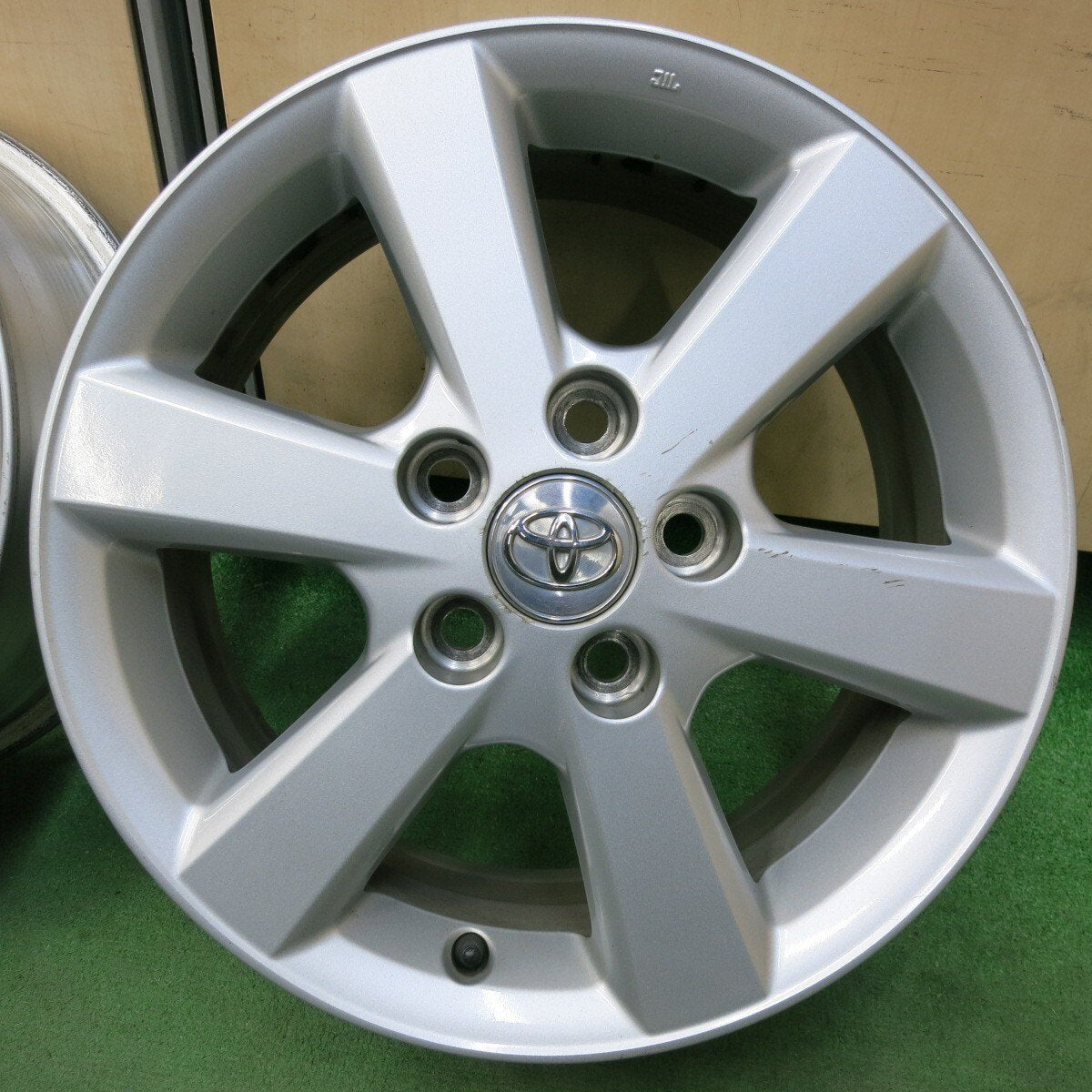 4本価格★トヨタ アイシス 純正 ホイール 16インチ 16×6.5JJ PCD114.3/5H★5031206SYホ