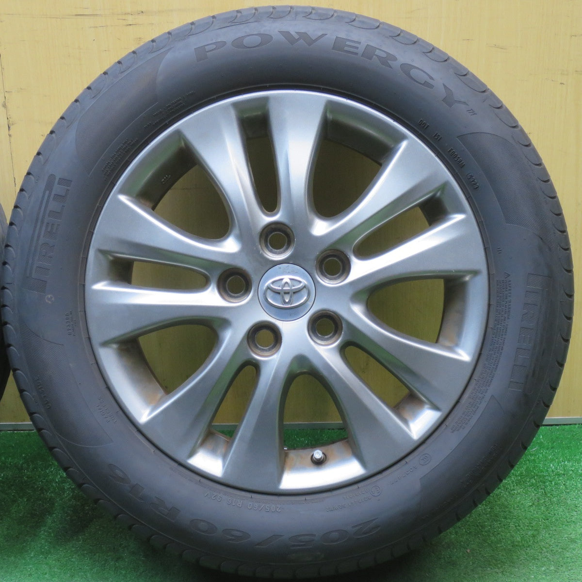 バリ溝！23年！8.5分★トヨタ 70系 後期 ヴォクシー ノア 純正 205/60R16 ピレリ パワジー POWERGY 16インチ PCD114.3/5H★6021105NJノ