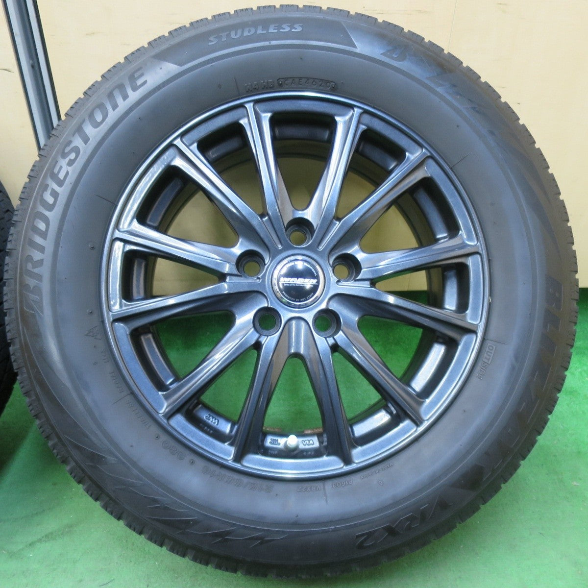 キレイ★スタッドレス 215/65R16 ブリヂストン ブリザック VRX2 WAREN ヴァーレン 16インチ PCD114.3/5H★5021104イス