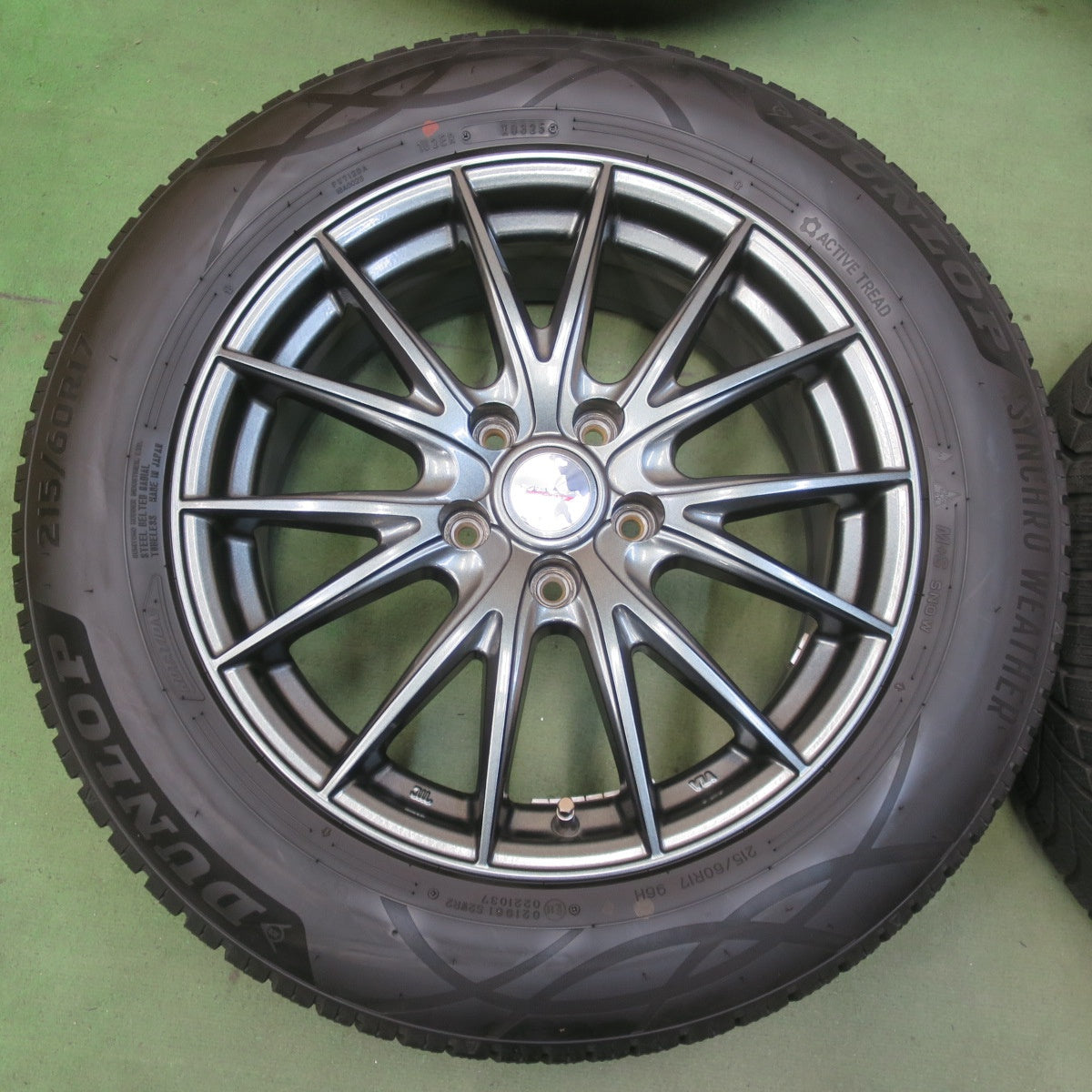 キレイ！25年◎215/60R17 ダンロップ SYNCHRO WEATHER オールシーズン VELVA SPORT Z ヴェルヴァ 17インチ PCD114.3/5H◎6090408イス