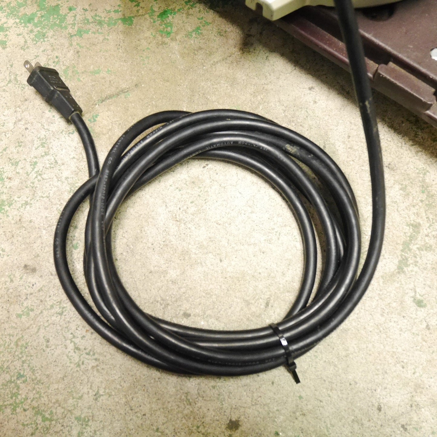 [送料無料] ☆マキタ 165mm スライド マルノコ LS0613FL 電動 工具 切断機 丸のこ 丸ノコ 丸鋸 木工用 makita☆