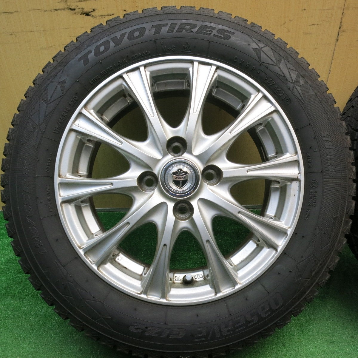 バリ溝！21年！9.5分以上★スタッドレス 175/65R14 トーヨー オブザーブ GIZ2 JOKER ジョーカー 14インチ PCD100/4H★5052305AKス