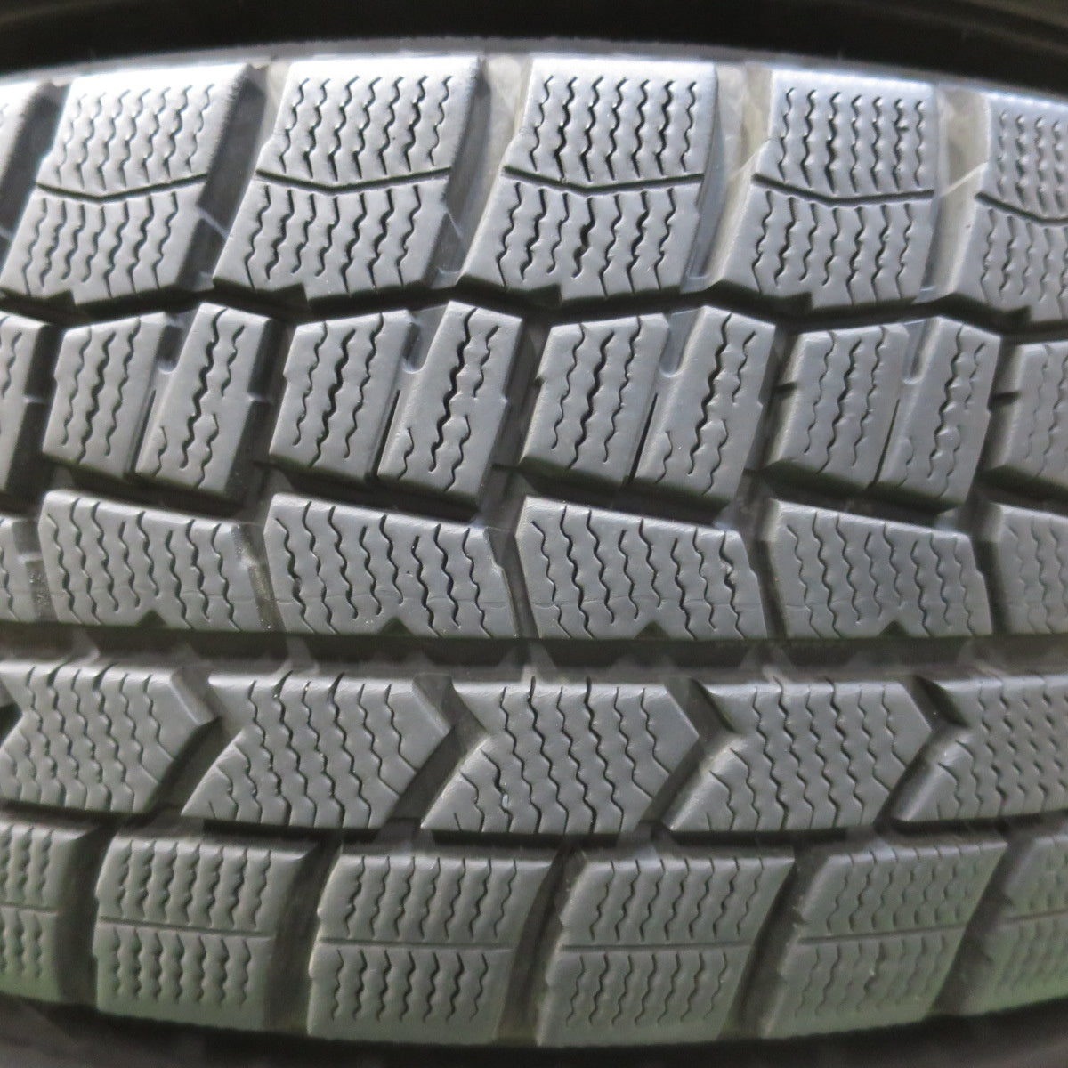 バリ溝！22年！キレイ！9.5分★シエンタ 等 185/60R15 スタッドレス ダンロップ ウインターマックス WM02 VELVA CHARGE ヴェルヴァ チャージ 15インチ PCD100/5H★5111205イス