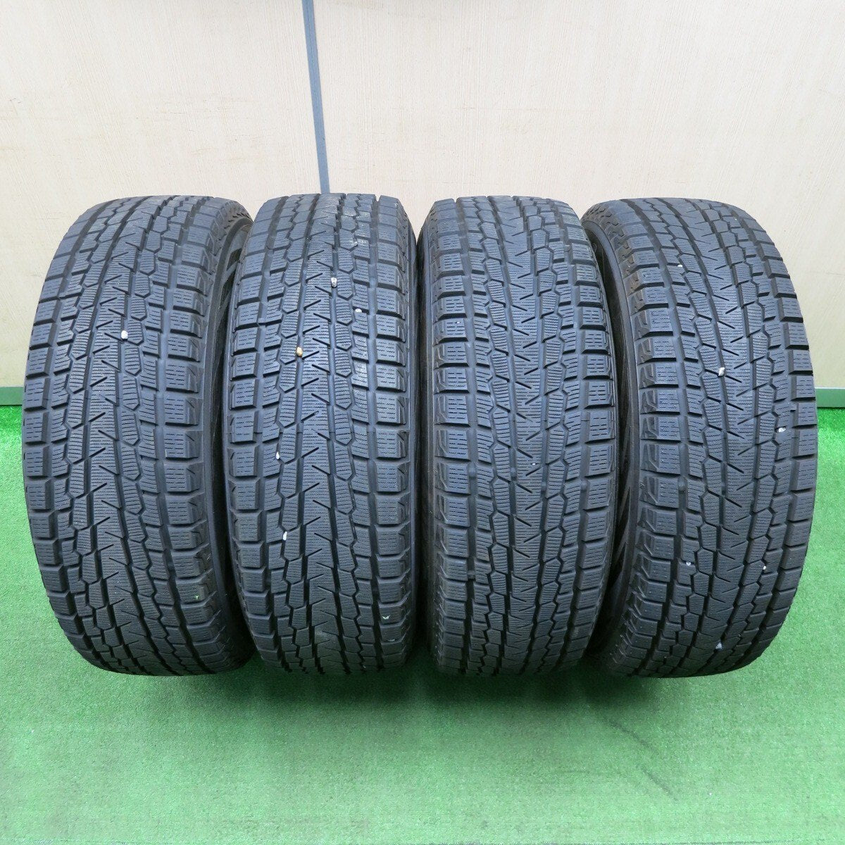 バリ溝！22年！キレイ！9.5分以上★スタッドレス 235/65R18 ヨコハマ アイスガード G075 LF SPORT LFスポーツ 18インチ PCD114.3/5H★5010412NJス