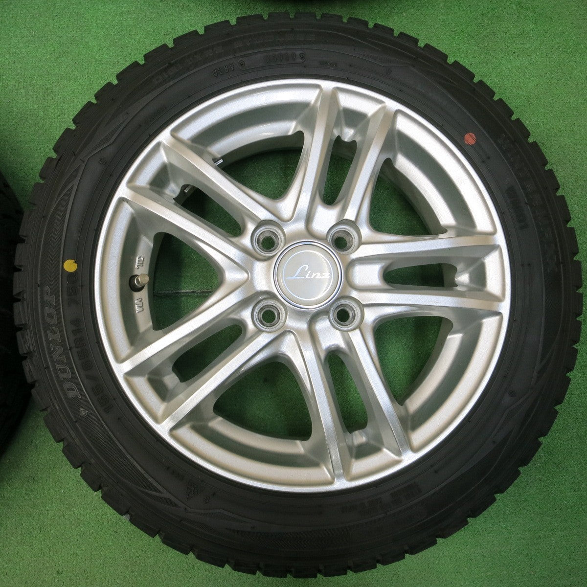 *送料無料* バリ溝！キレイ！9.5分以上★スタッドレス 155/65R14 ダンロップ ウインターマックス WM01 Linz 14インチ PCD100/4H★4040210イス