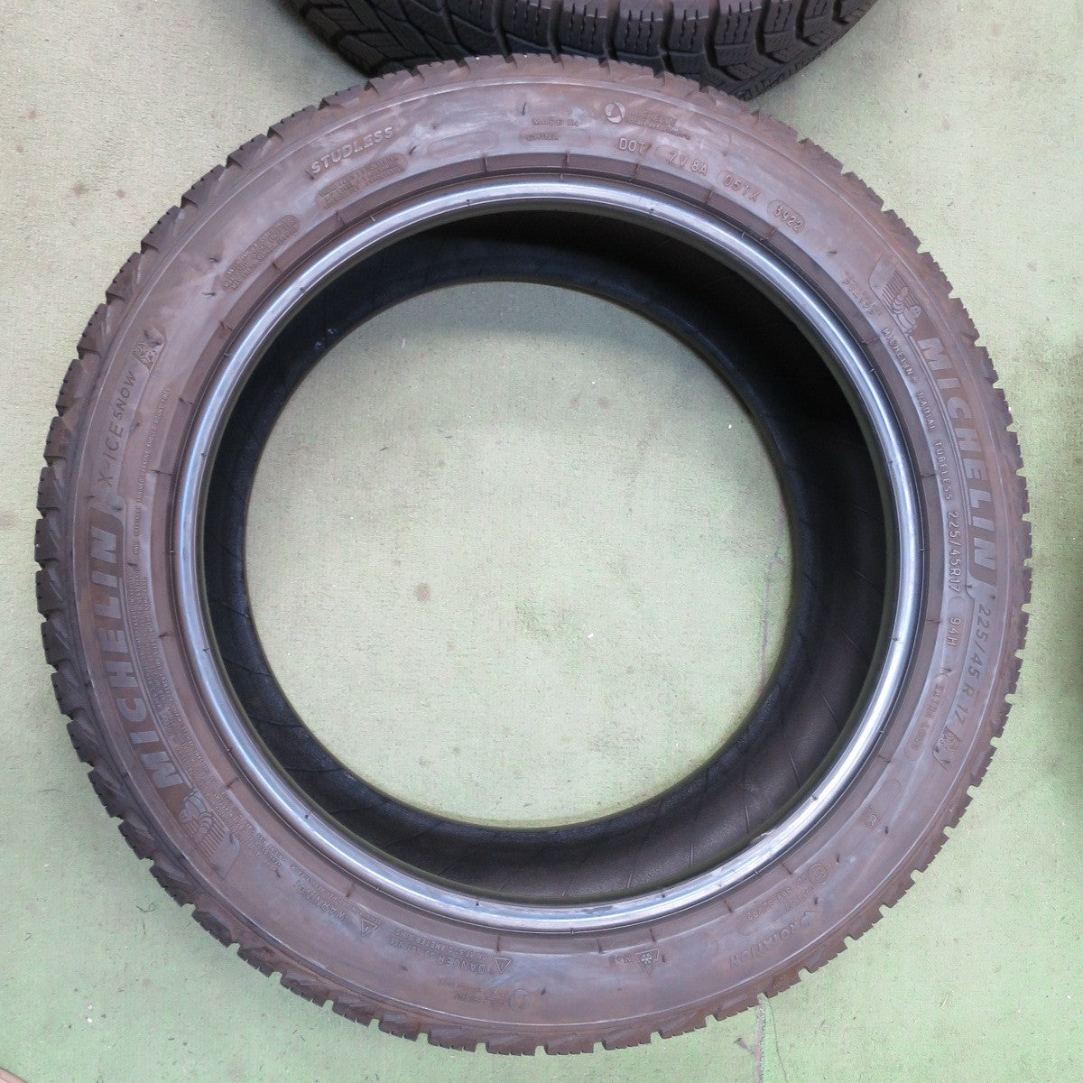 バリ溝！22年！8.5分◎スタッドレス 225/45R17 ミシュラン X-ICE SNOW タイヤ 17インチ ベンツ C A クラス アウディ A3 BMW F20 1シリーズ F22 等◎6100205NGスタ