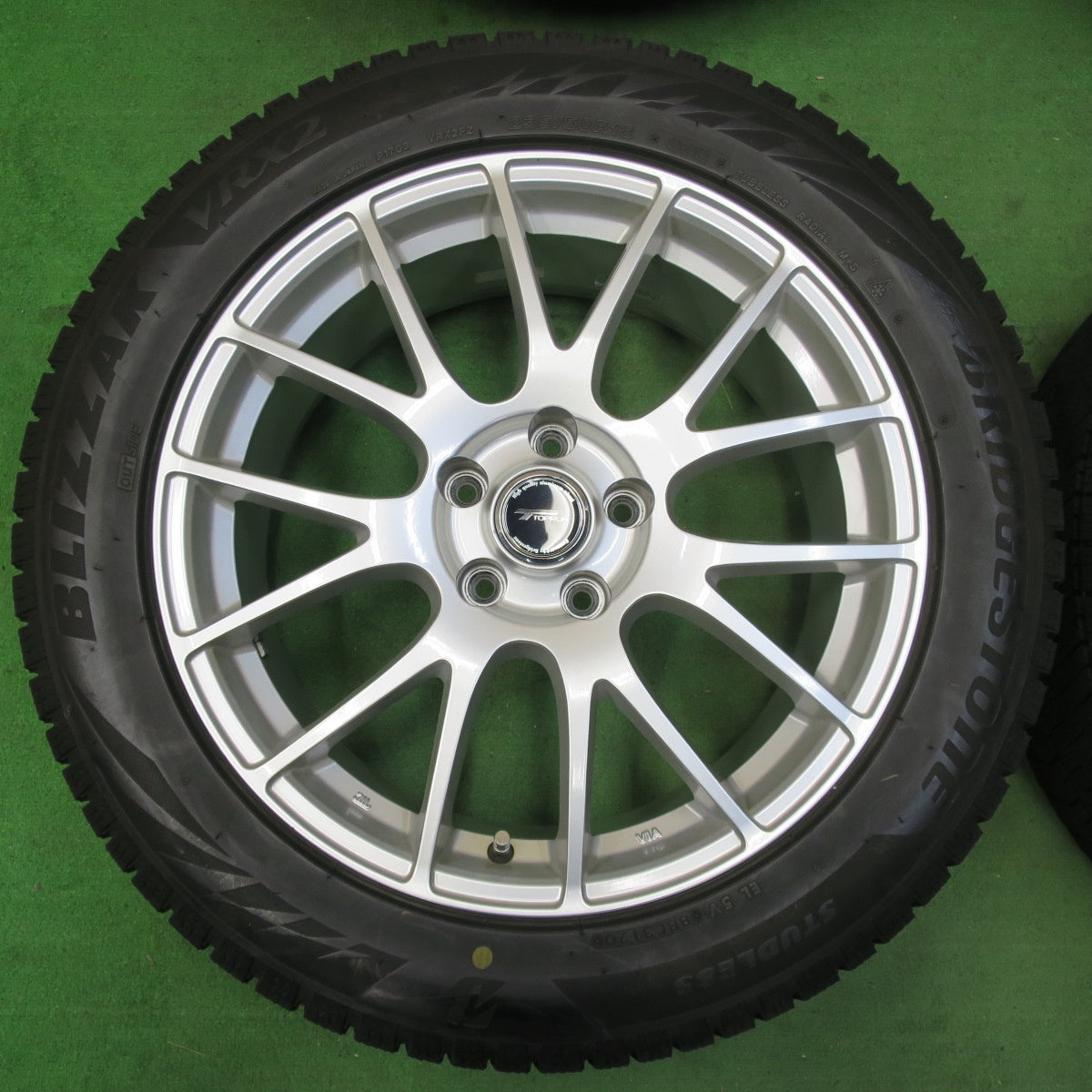 [送料無料] バリ溝！20年！キレイ！9分★スタッドレス 235/50R18 ブリヂストン ブリザック VRX2 TOPRUN トップラン 18インチ PCD114.3/5H★4103102イス