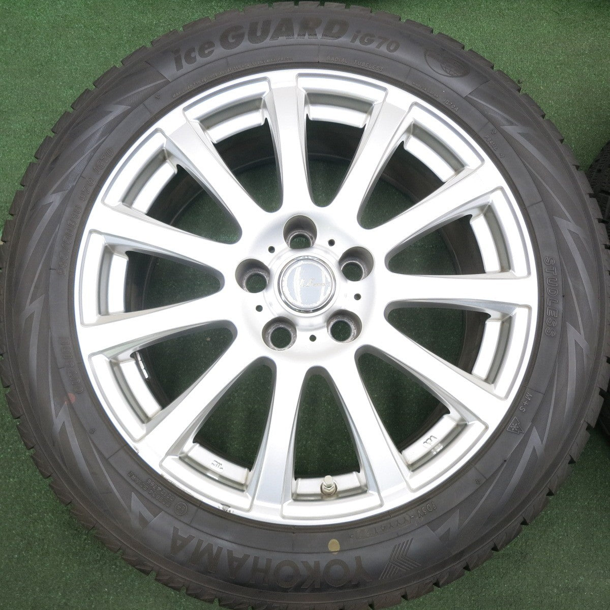 *送料無料* センサー付！バリ溝！22年！9分★レクサス LS等 LF SPORT 235/50R18 スタッドレス ヨコハマ アイスガード iG70 PCD120/5H★4060102HAス