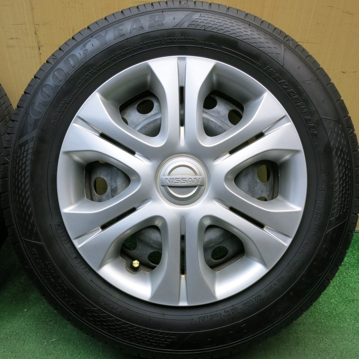 バリ溝！25年！9.5分★日産 ノート 純正 スチール 185/70R14 グッドイヤー EfficientGrip ECO EG02 14インチ PCD100/4H★6031512HAノ
