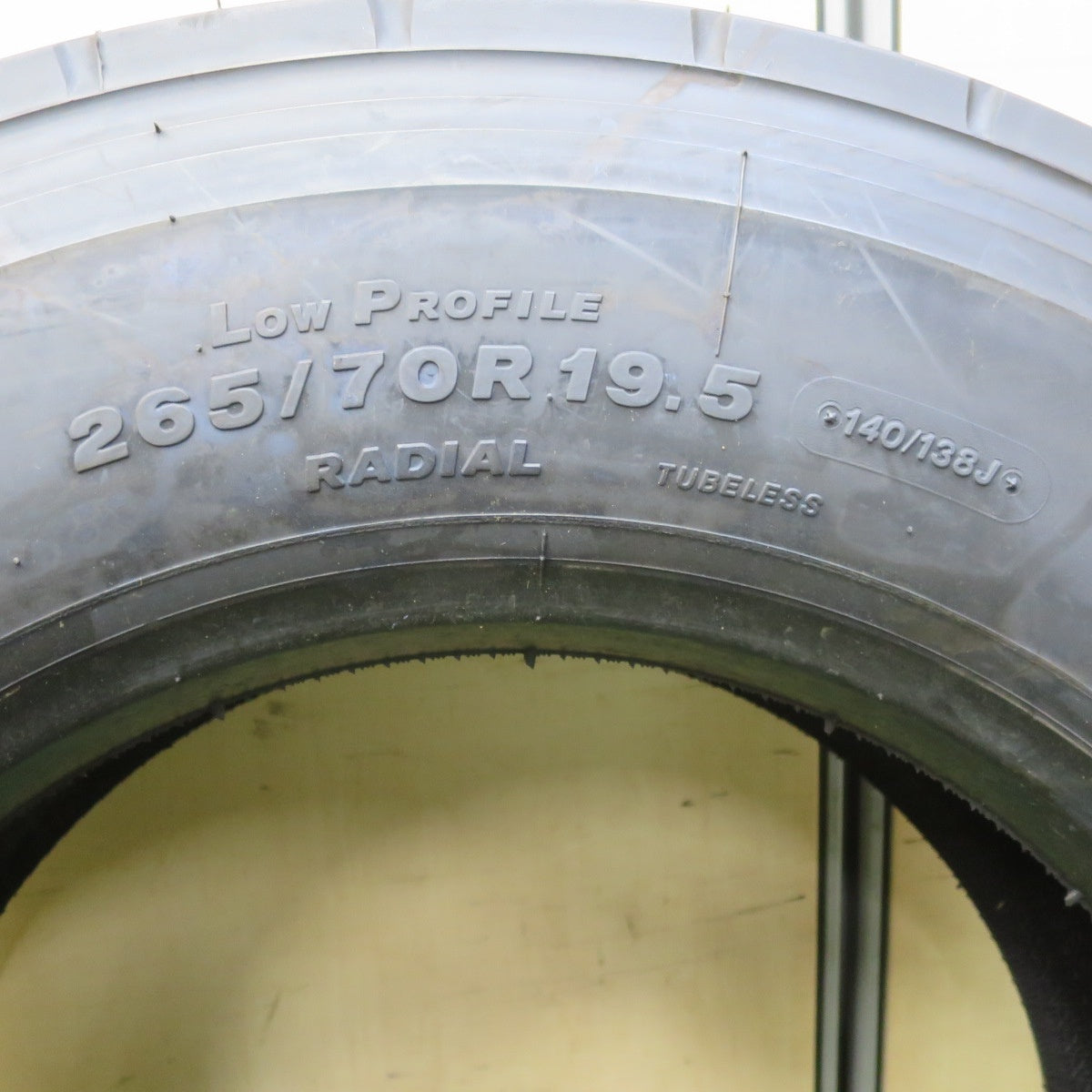 新車外し！24年！1本★トラック タイヤ 265/70R19.5 140/138J ブリヂストン R173 19.5インチ★6053001イノタ