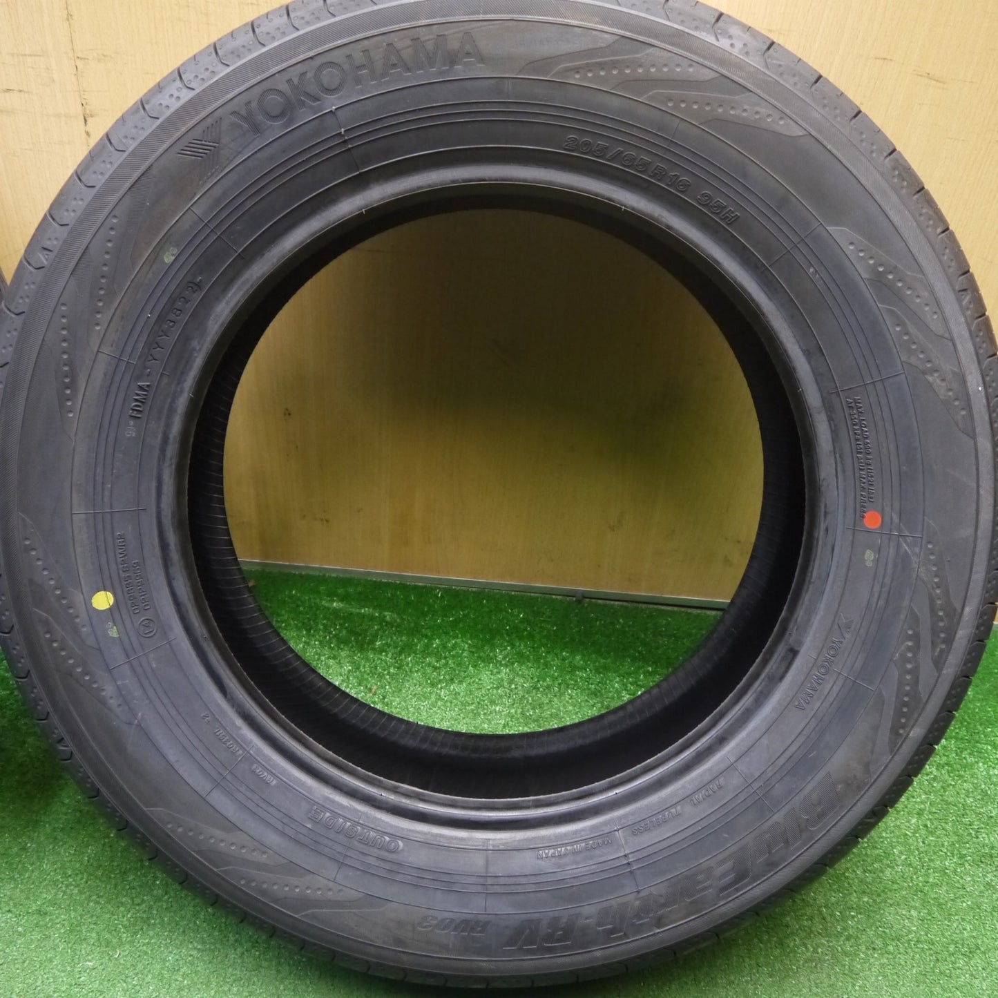 未使用！22年★205/65R16 ヨコハマ BluEarth-RV RV03 ブルーアース タイヤ 16インチ カムリ ヤリスクロス セレナ エスティマ 等★6010508Hノタ