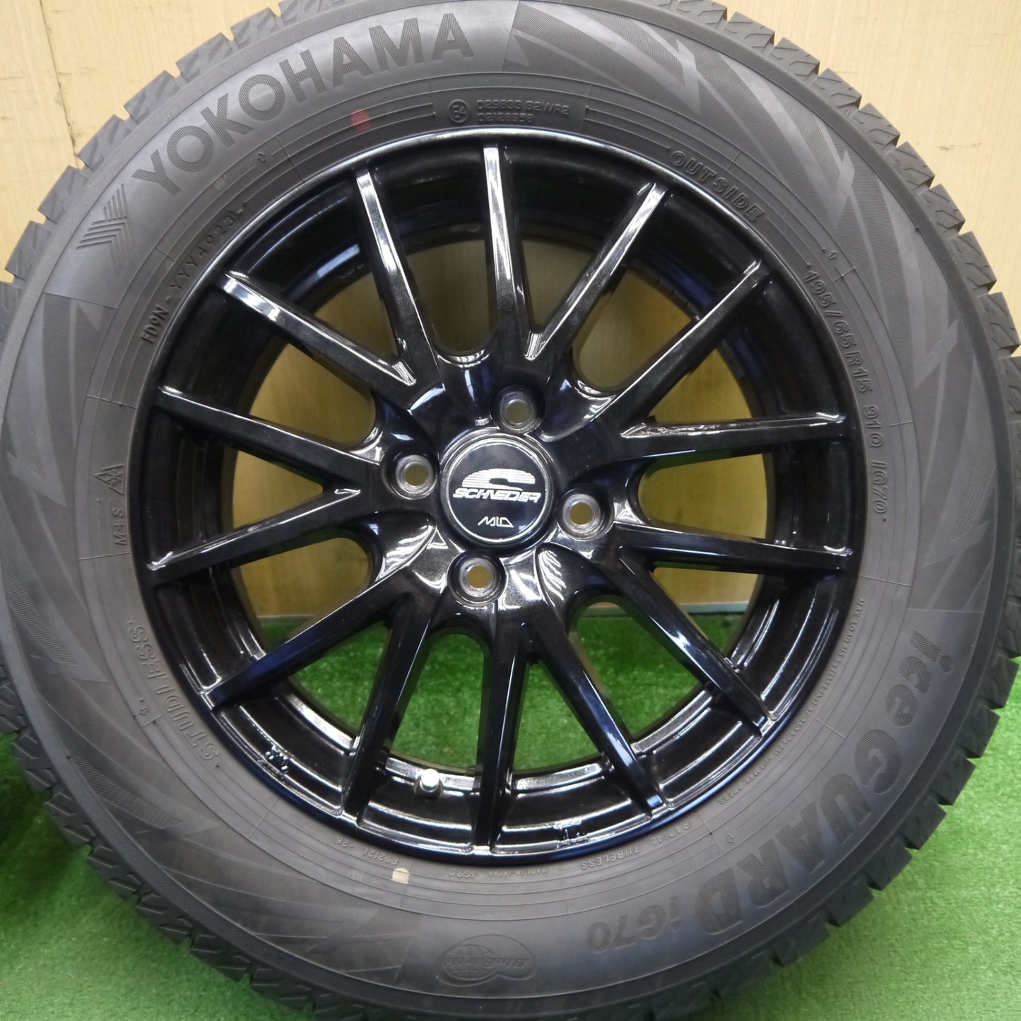 バリ溝！23年！キレイ！9.5分★スタッドレス 195/65R15 ヨコハマ アイスガード iG70 SCHNEIDER シュナイダー 15インチ PCD100/4H★6041508Hス