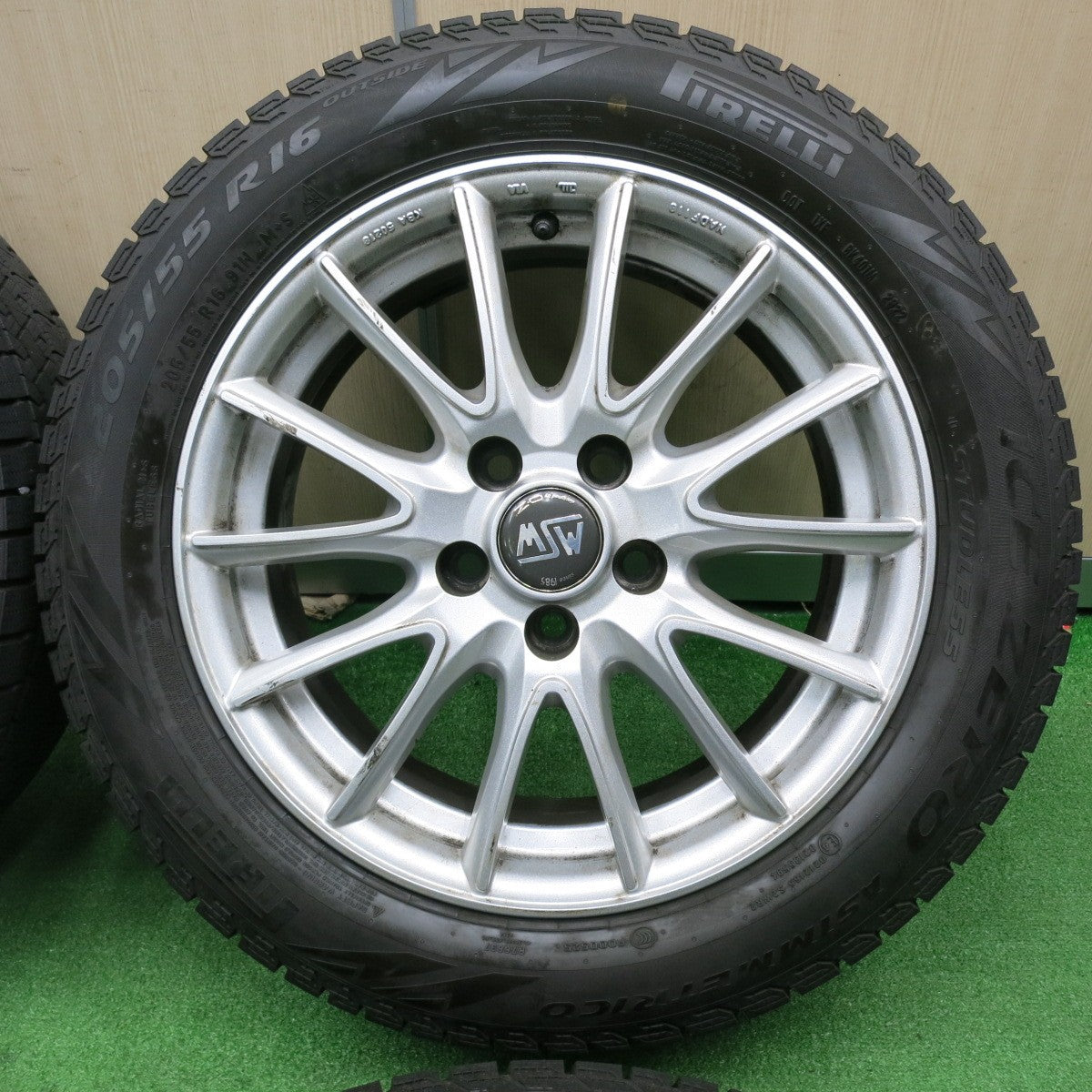[送料無料] バリ溝！22年！9分★ボルボ 等 MSW O・Z 205/55R16 スタッドレス ピレリ アイスゼロ アシンメトリコ 16インチ OZ PCD108/5H★4111308TNス