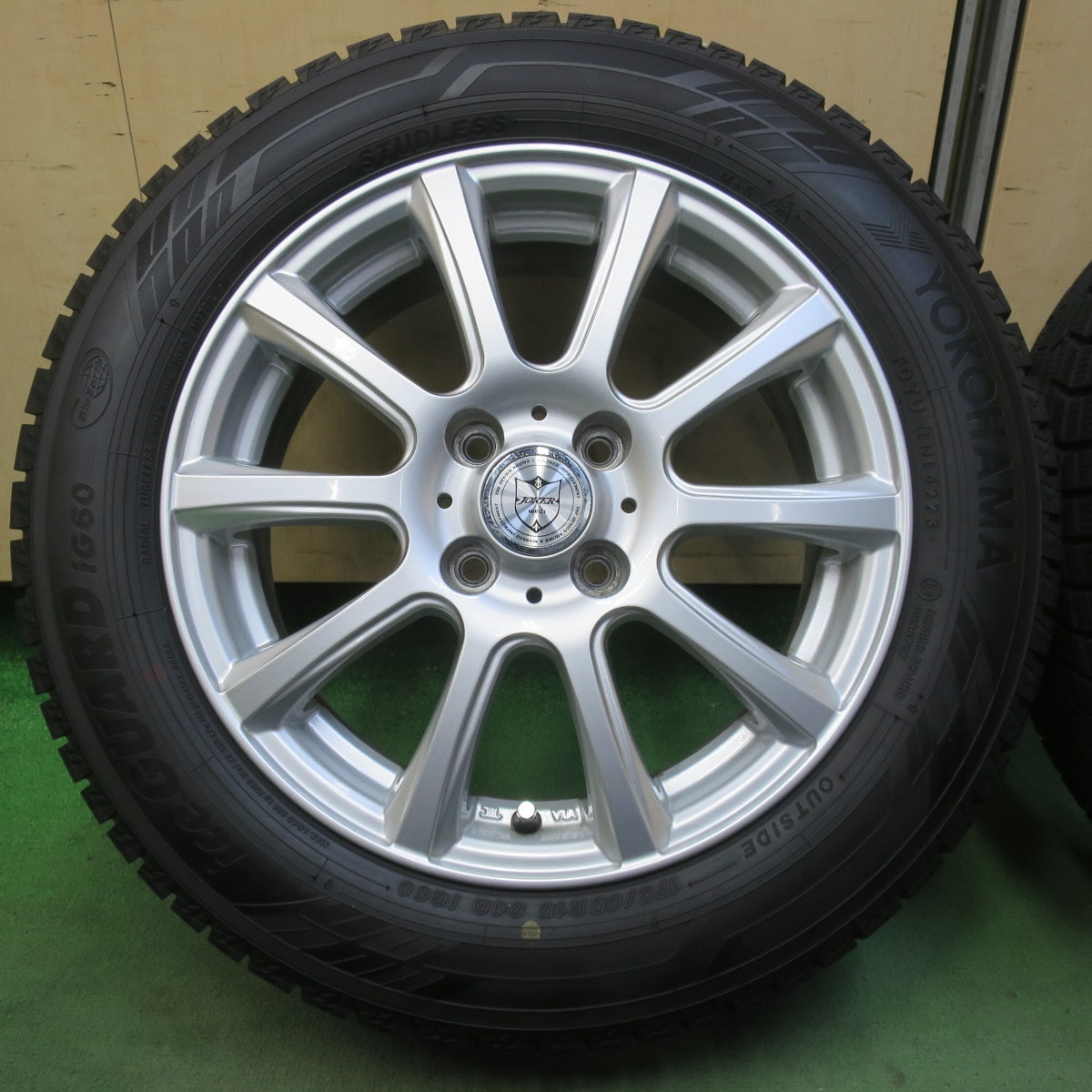 ほぼ未使用！23年！キレイ◎スタッドレス 175/65R15 ヨコハマ アイスガード iG60 JOKER ジョーカー 15インチ PCD100/4H◎6081912イス