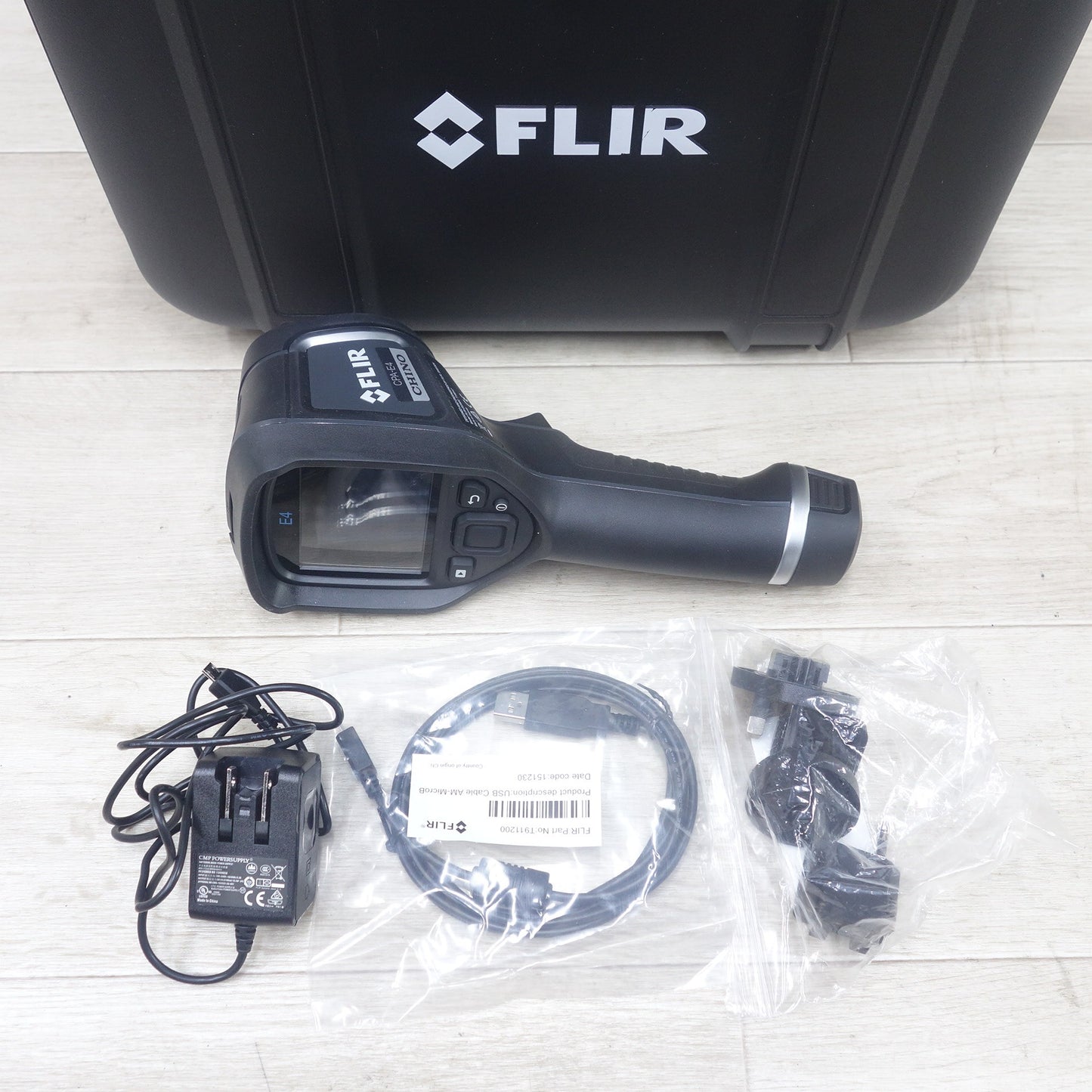 [送料無料] キレイ◆FLIR 携帯用小形熱画像カメラ 赤外線 サーモグラフィ CPA-E4 CHINO  チノー フリアー ハードケース付 計測器 測定器◆