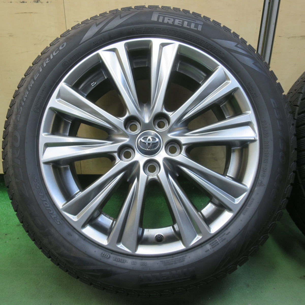 バリ溝！24年！ほぼ10分◎トヨタ 30系 アルファード ヴェルファイア 純正 235/50R18 スタッドレス ピレリ アイス アシンメトリコ ヨコハマ アイスガード iG52C 18インチ PCD114.3/5H◎6081907イス