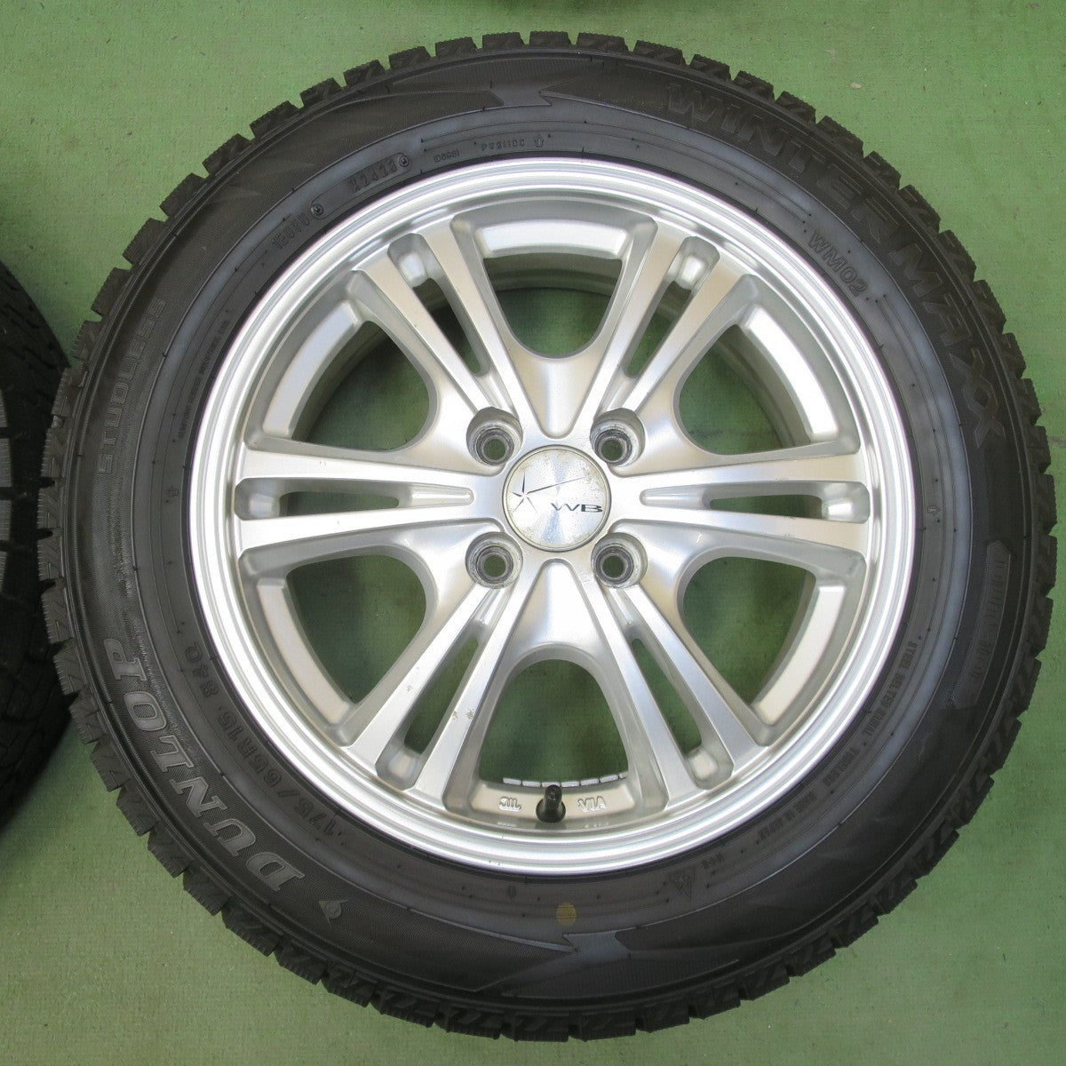 バリ溝！23年！ほぼ10分★スタッドレス 175/65R15 ダンロップ ウインターマックス WM02 WB 社外 アルミ 15インチ PCD100/4H★6052604イス