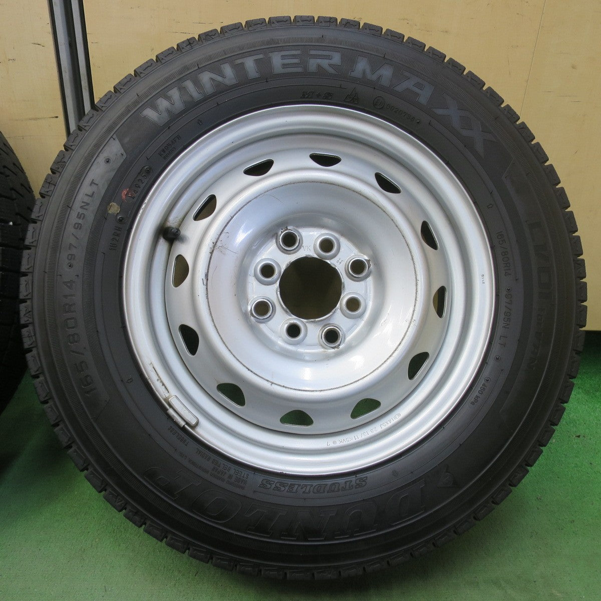 バリ溝！25年！9.5分以上★スタッドレス 165/80R14 97/95N ダンロップ ウインターマックス LV01 for VAN スチール ホイール 14インチ PCD100 114.3/4H マルチ★6052508イス
