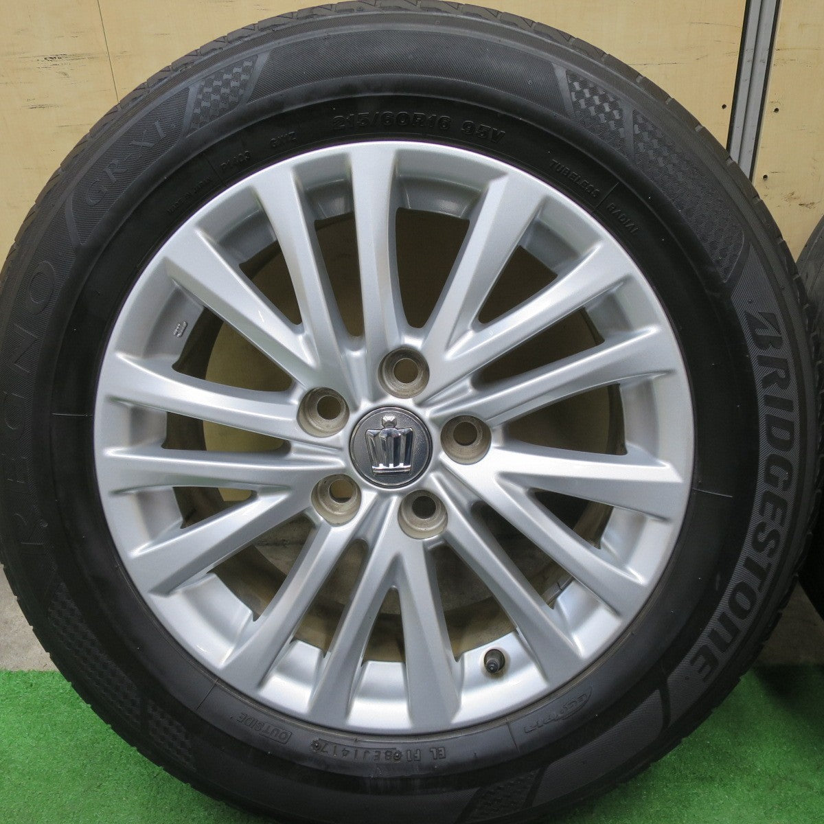 4本価格★トヨタ 210系 クラウン ロイヤル サルーン 純正 215/60R16 ブリヂストン レグノ GR-XI 16インチ PCD114.3/5H★5052803TTノ