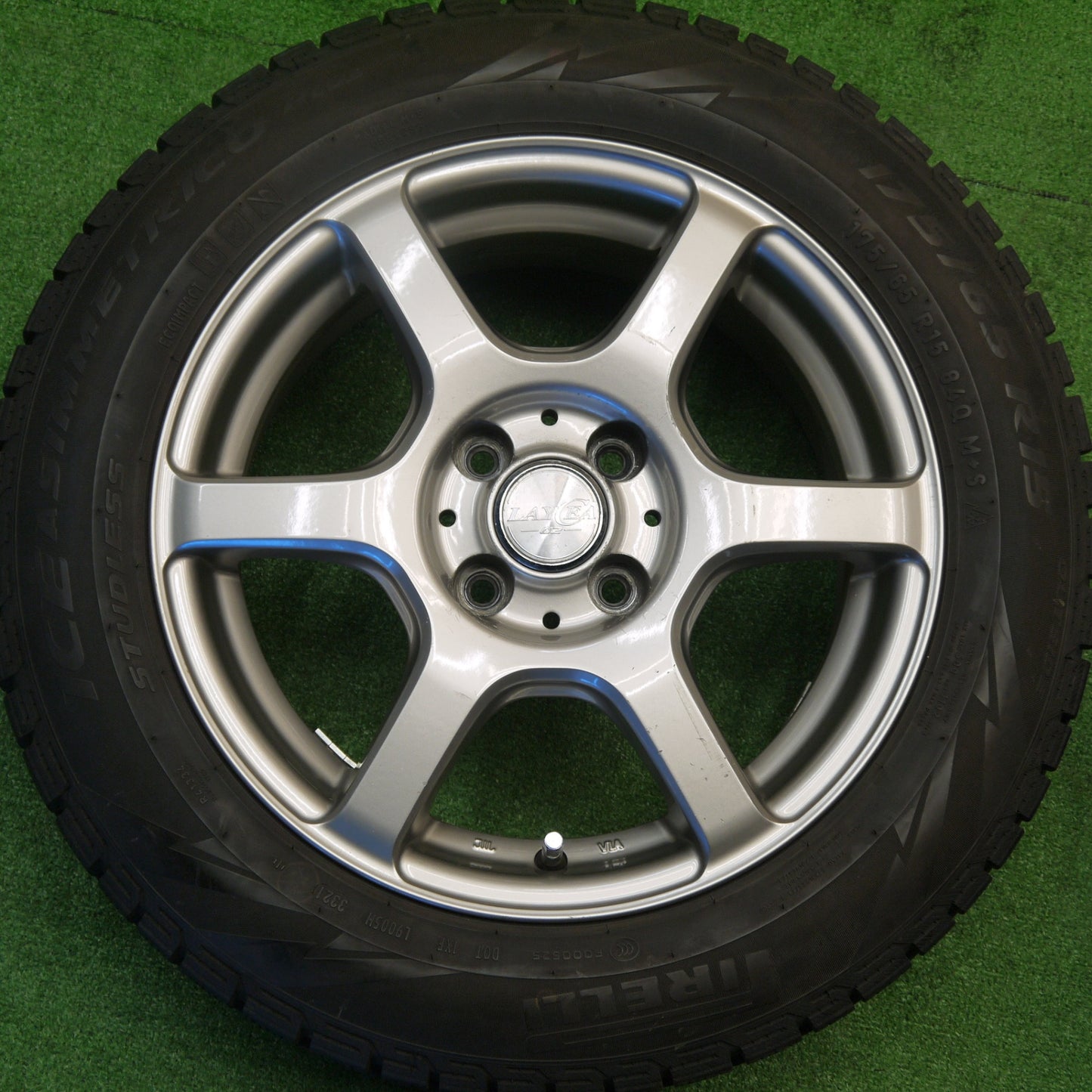 バリ溝！21年！8.5分★スタッドレス 175/65R15 ピレリ アイスアシンメトリコ プラス LAYCEA 02 レイシア 15インチ PCD100/4H★5102802Hス