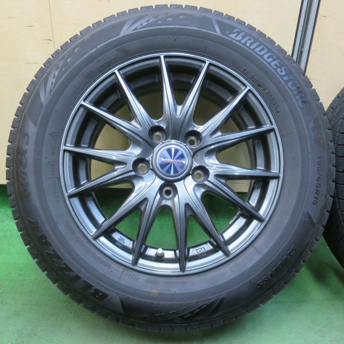キレイ！22年★スタッドレス 195/65R15 ブリヂストン ブリザック VRX3 VELVA SPORTZ ヴェルヴァ 15インチ PCD114.3/5H★5123105イス