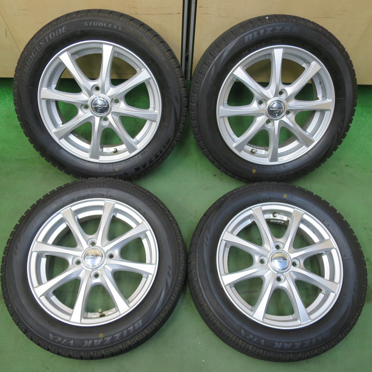 バリ溝！8.5分★スタッドレス 155/65R14 ブリヂストン ブリザック VRX ENERGY LINE エナジーライン 14インチ PCD100/4H★5111503イス